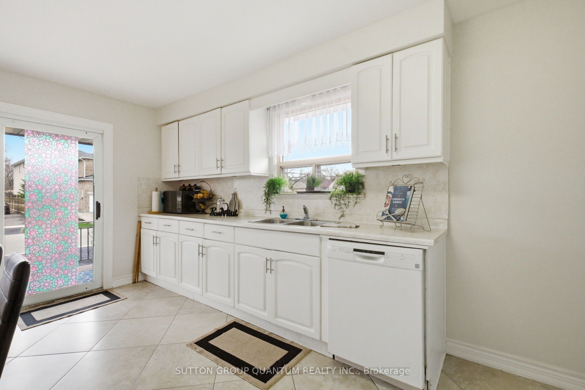 1257 Alexandra Avenue Property Photo 7