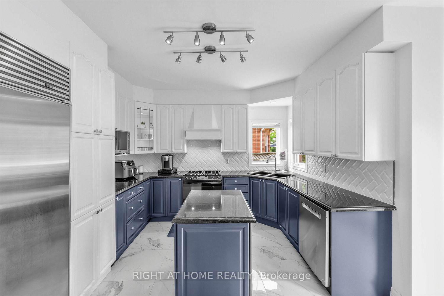 4145 Bonavista Crescent Property Photo 10