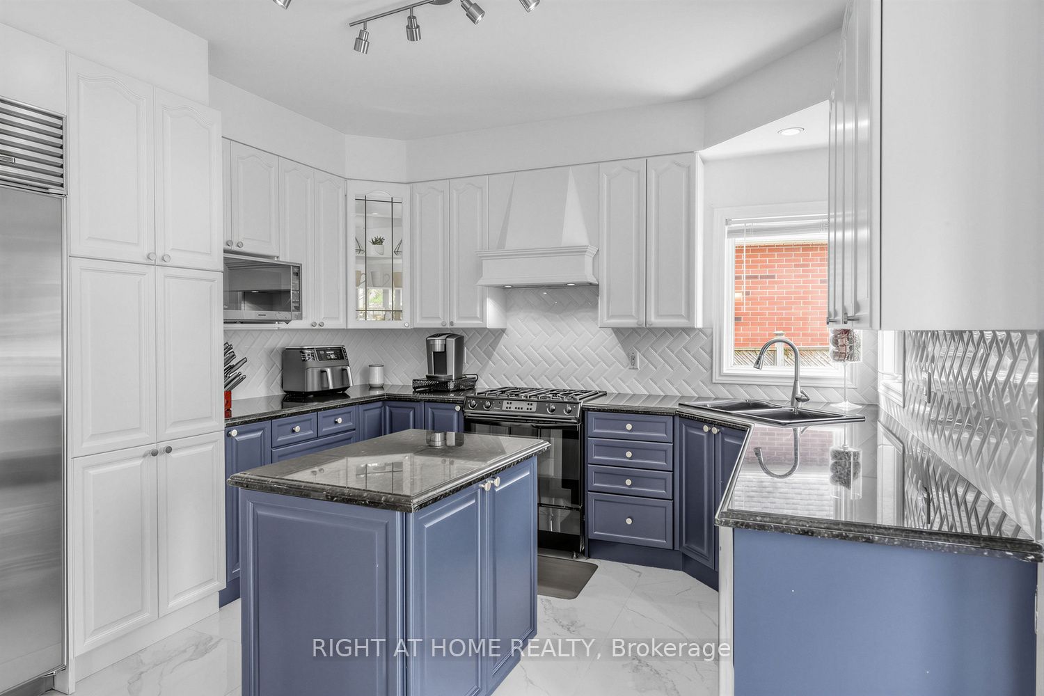 4145 Bonavista Crescent Property Photo 11