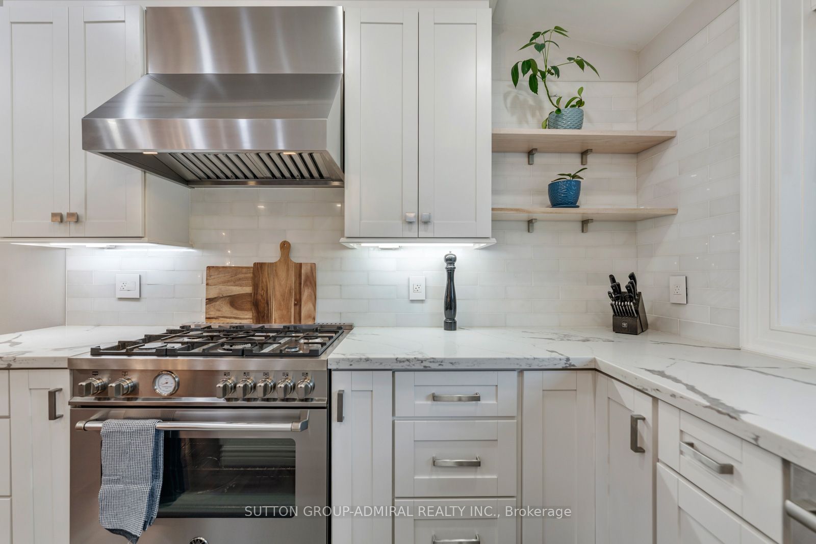 41 Waterford Drive Property Photo 6