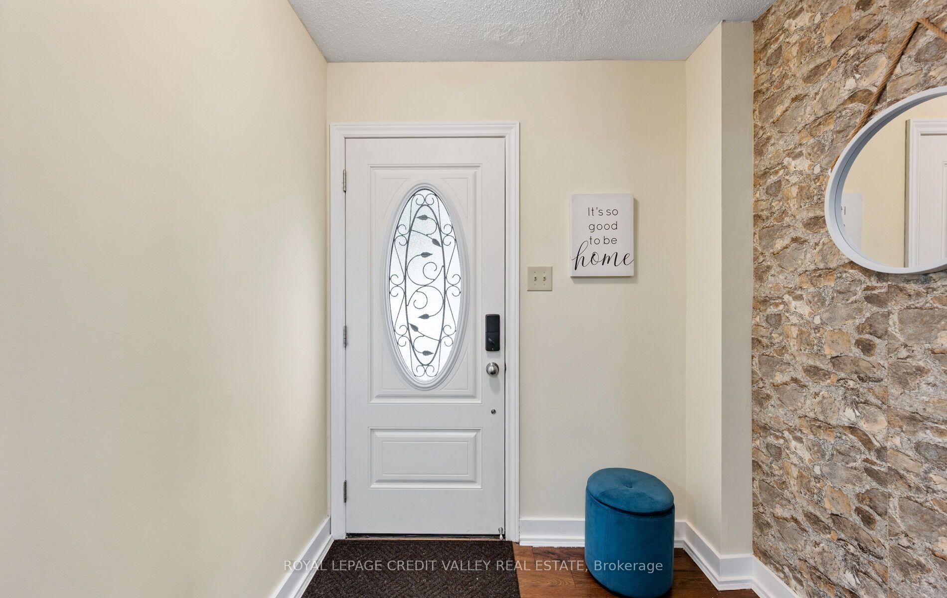 7 Hillpark Trail Property Photo 2