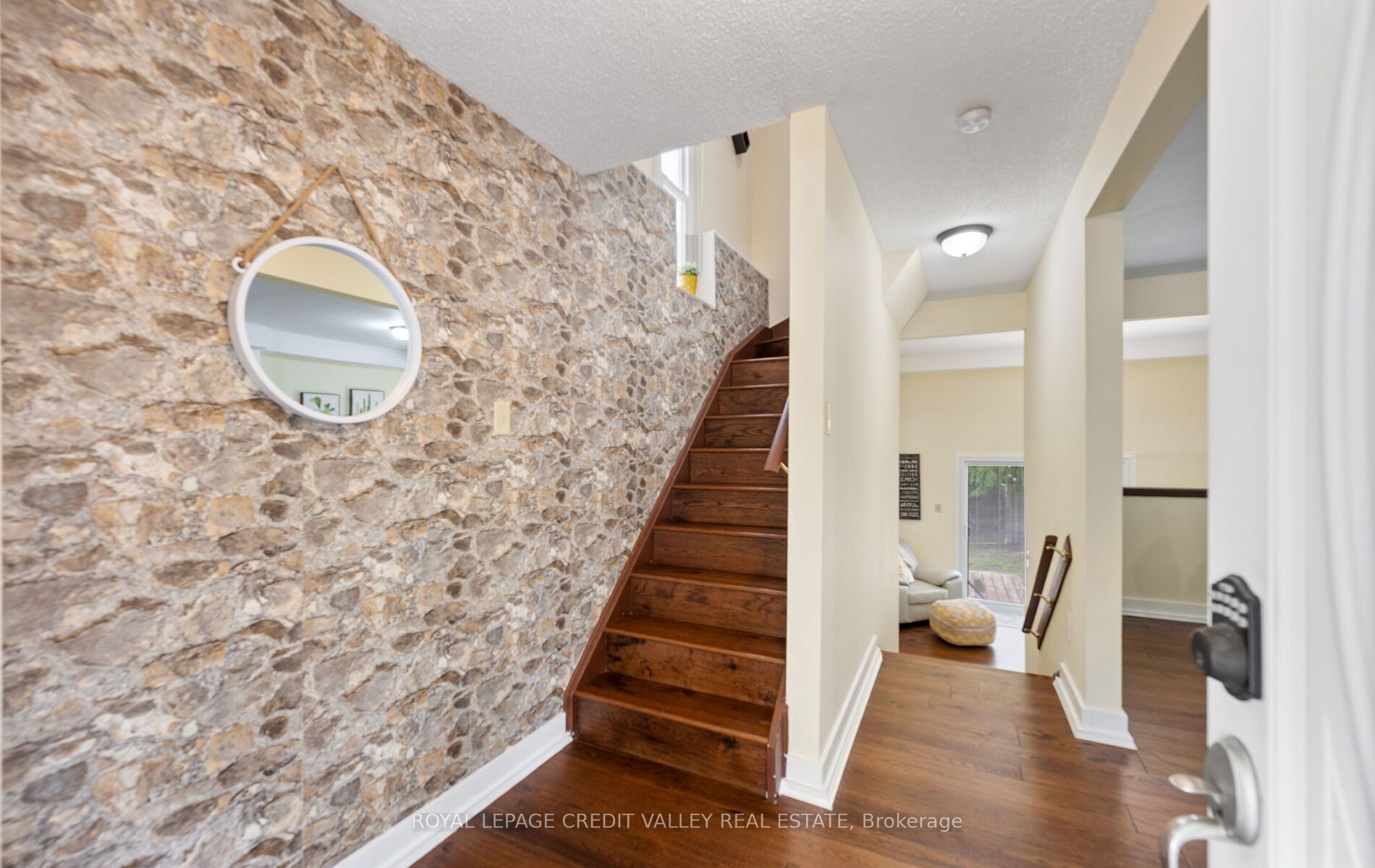 7 Hillpark Trail Property Photo 3