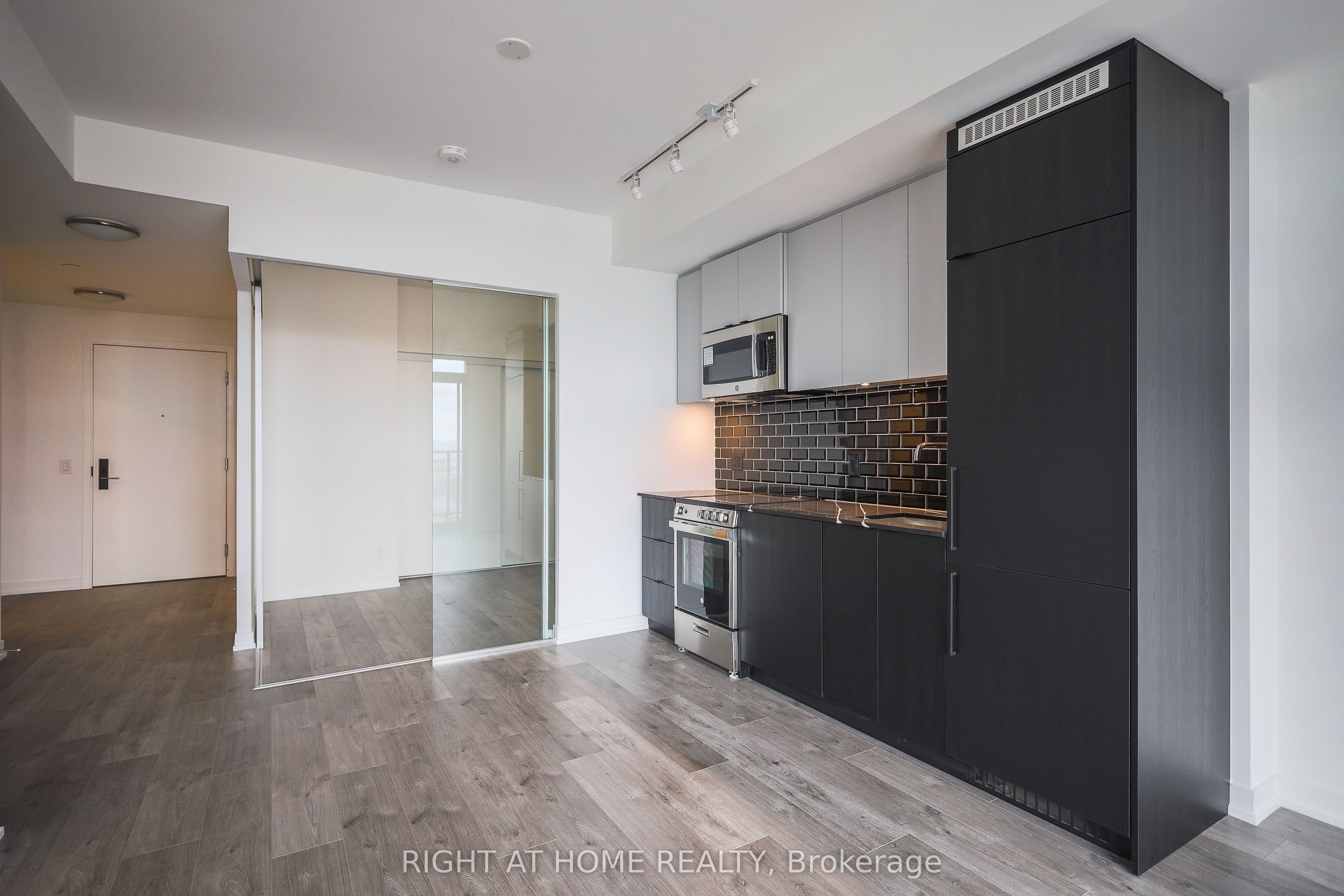 285 Dufferin Street 917 Property Photo 10