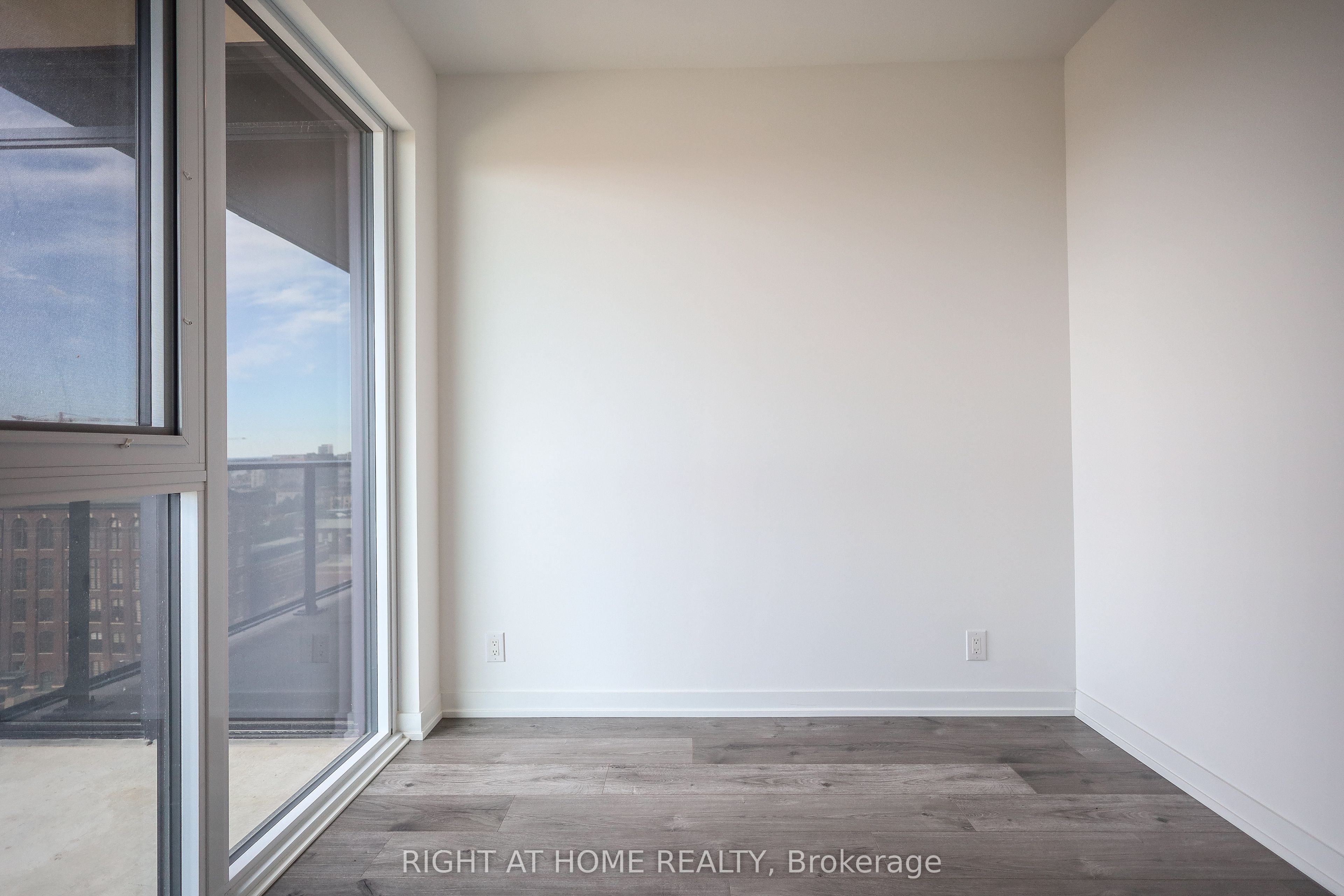 285 Dufferin Street 917 Property Photo 15