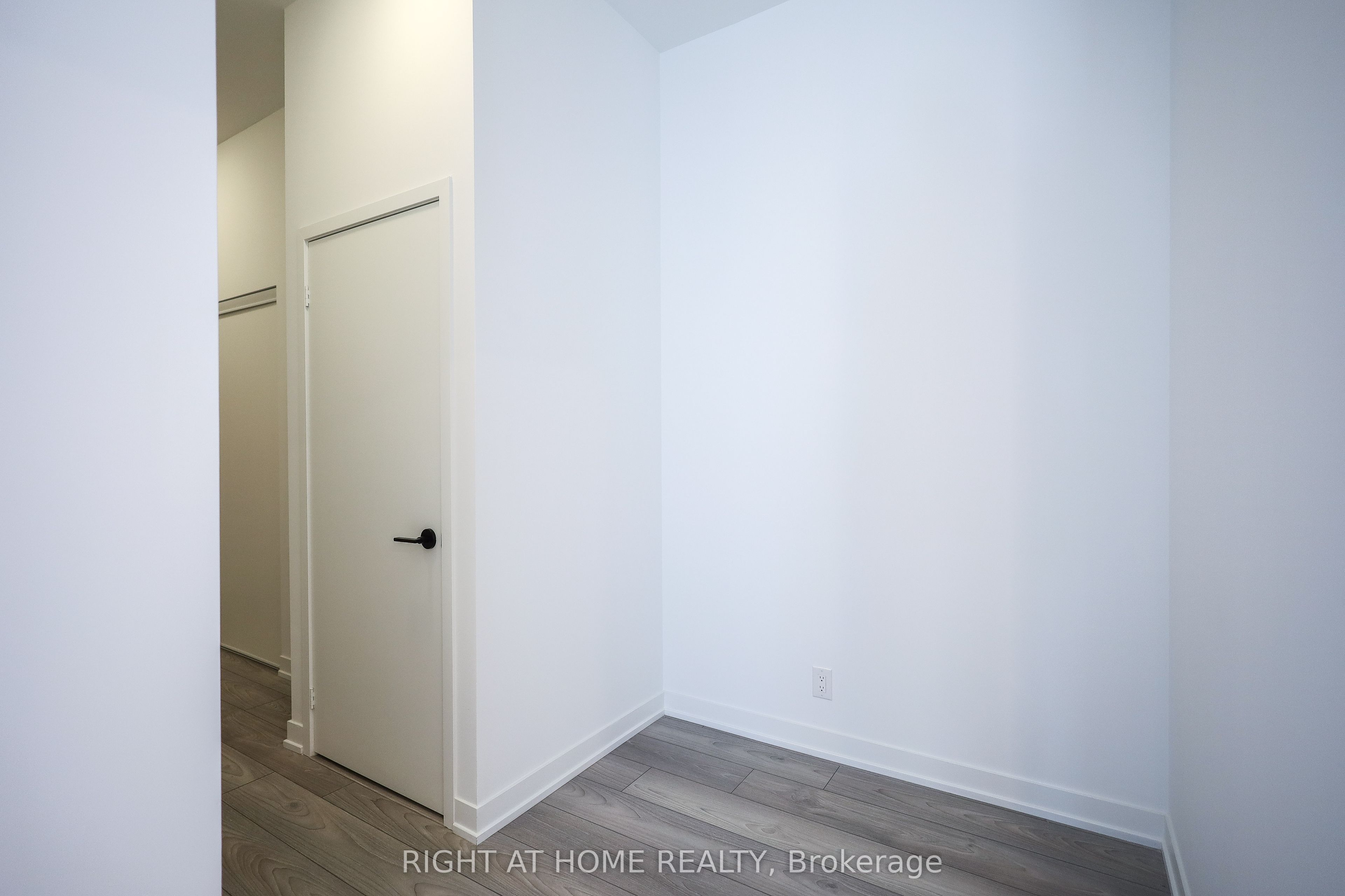 285 Dufferin Street 220 Property Photo 8