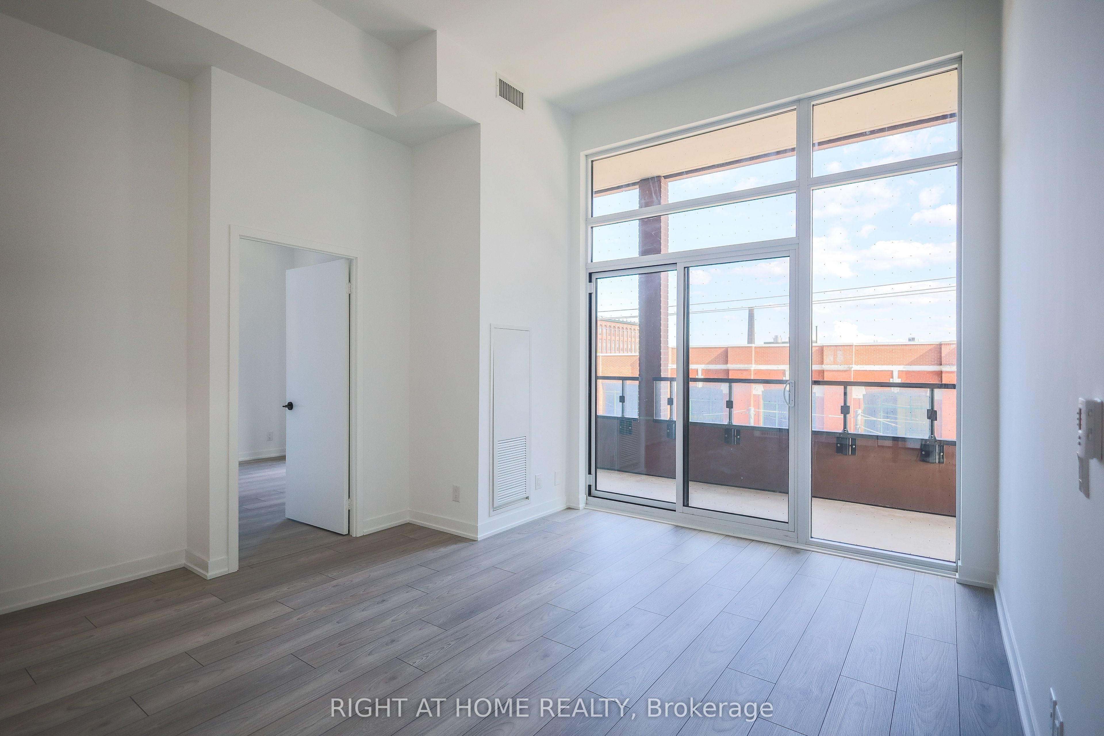 285 Dufferin Street 220 Property Photo 17