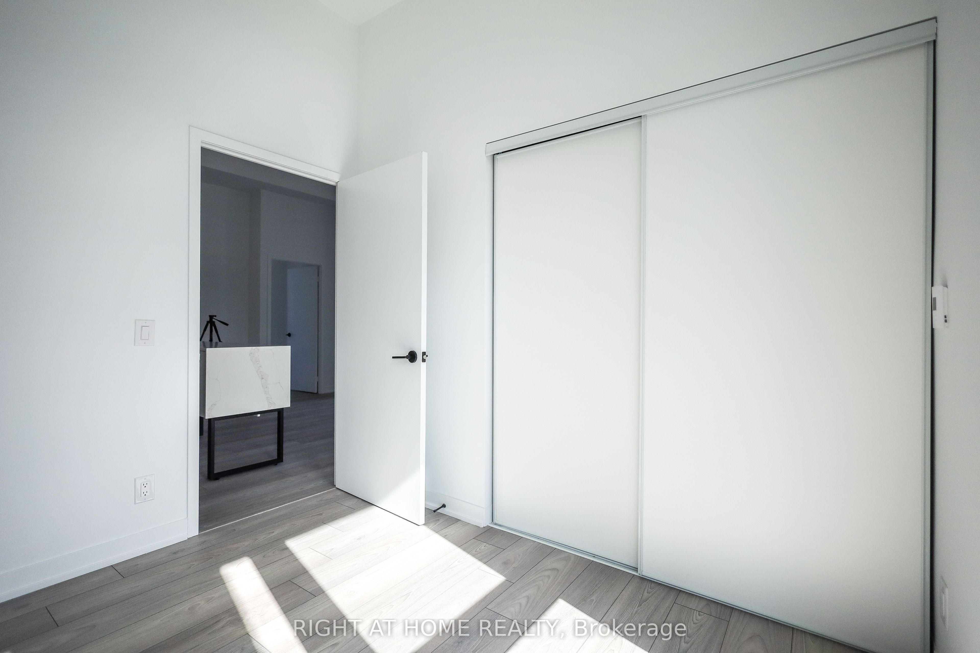 285 Dufferin Street 220 Property Photo 23