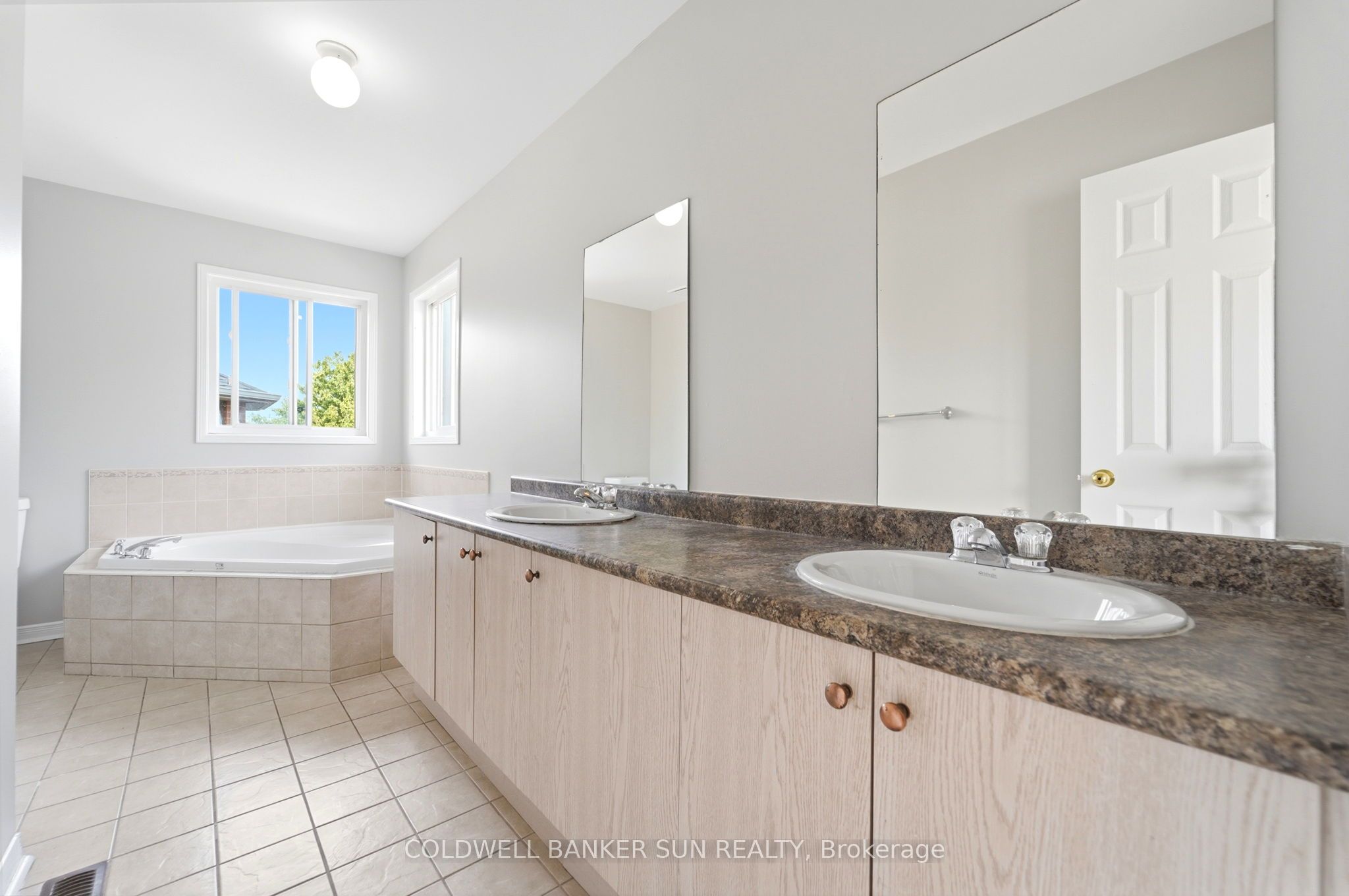 67 Tufton Crescent Property Photo 23