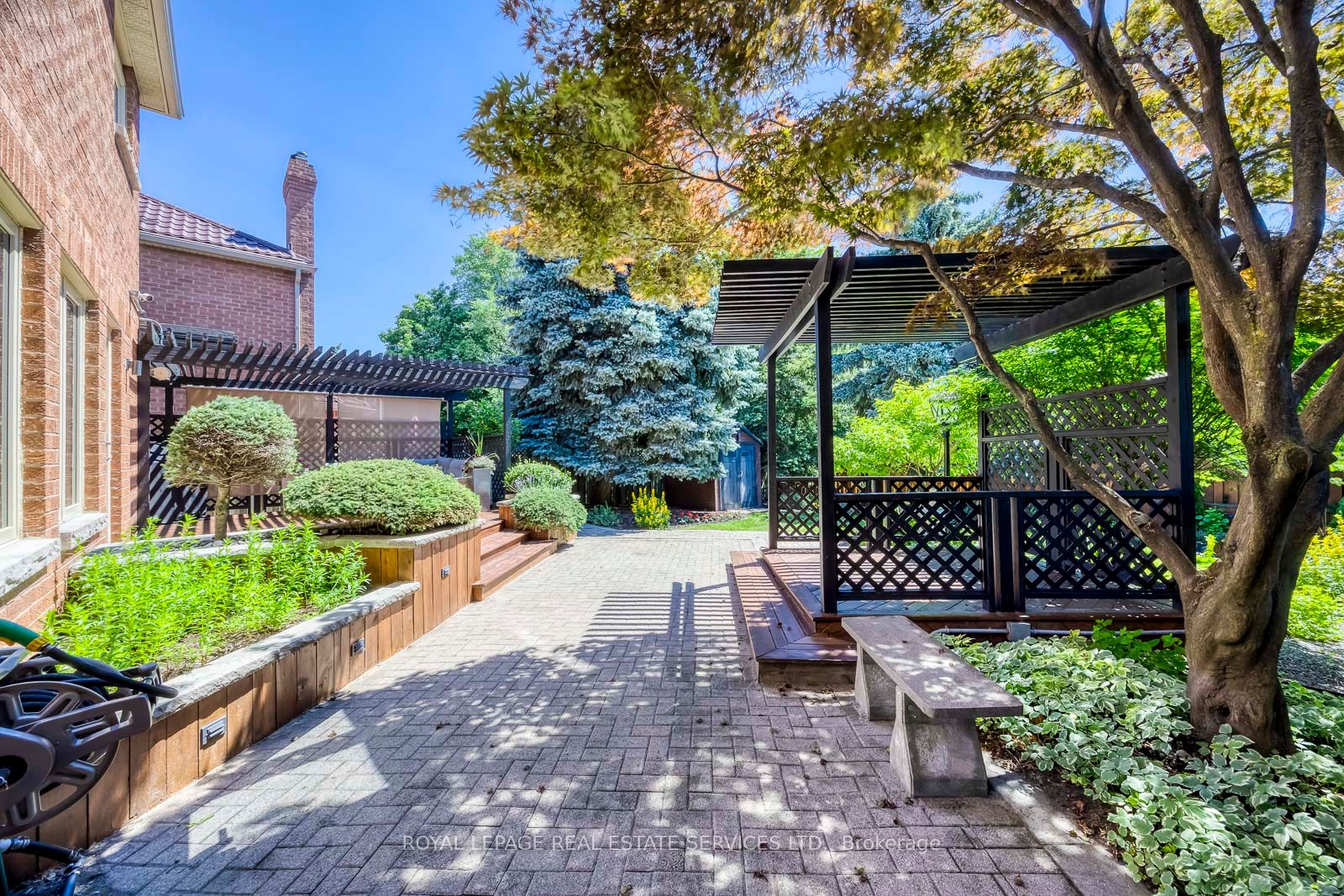 300 Canital Court Property Photo 37