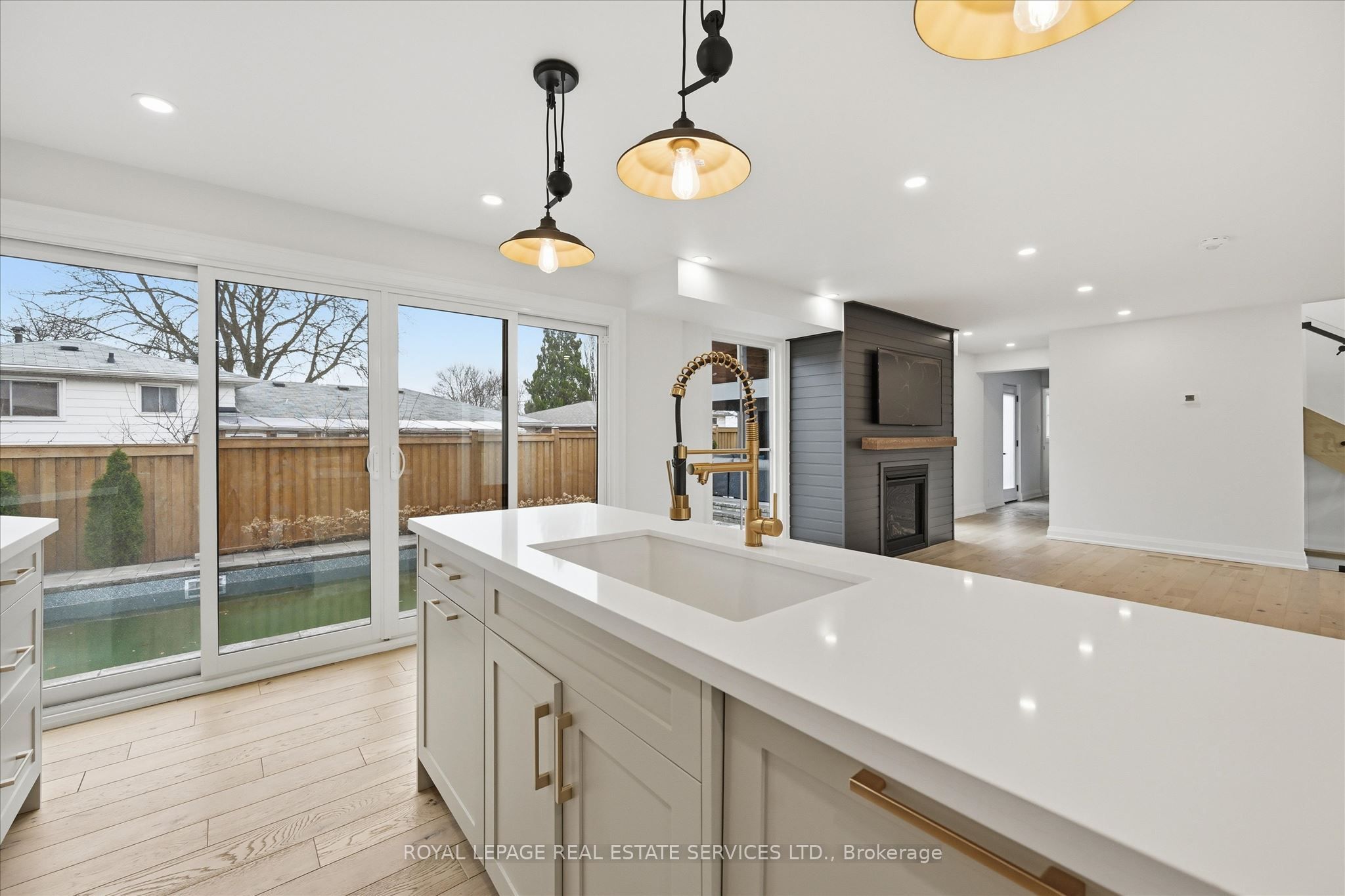 2212 Urwin Crescent Property Photo 15