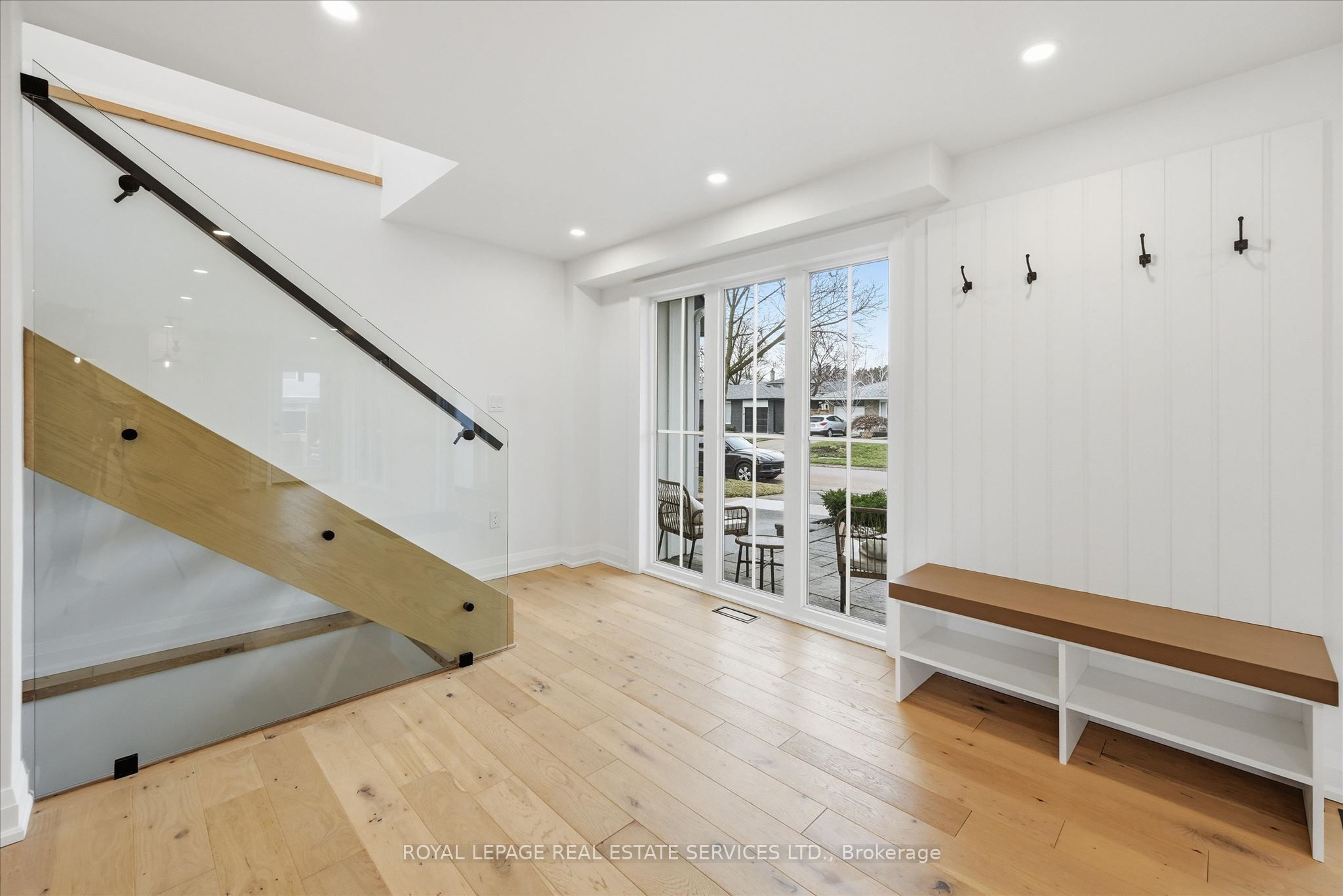 2212 Urwin Crescent Property Photo 19