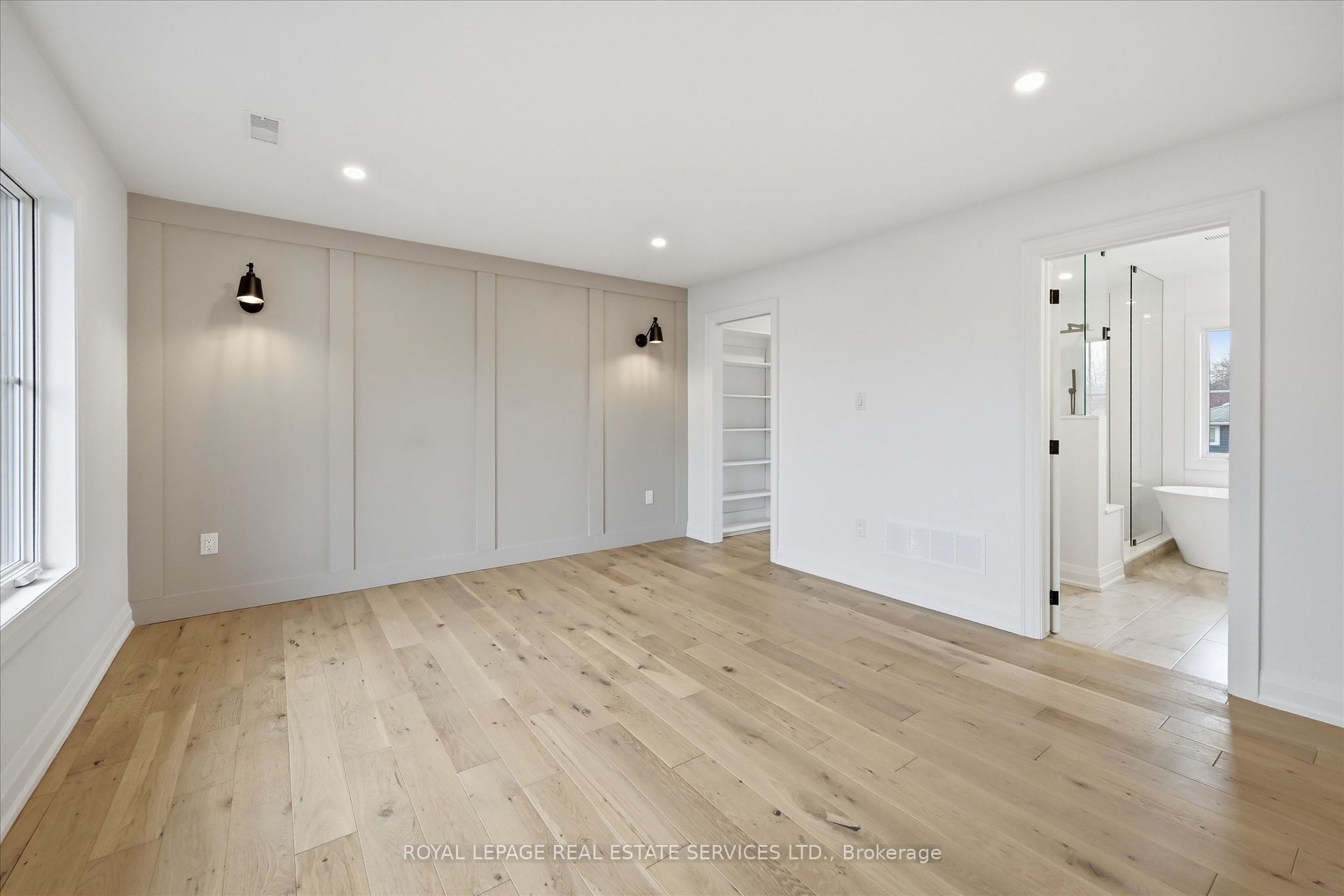 2212 Urwin Crescent Property Photo 20