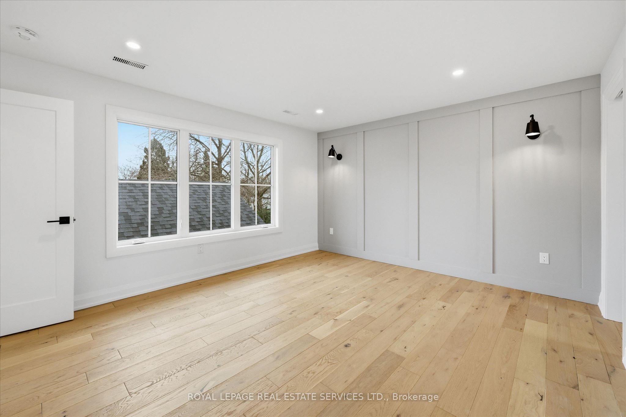 2212 Urwin Crescent Property Photo 21
