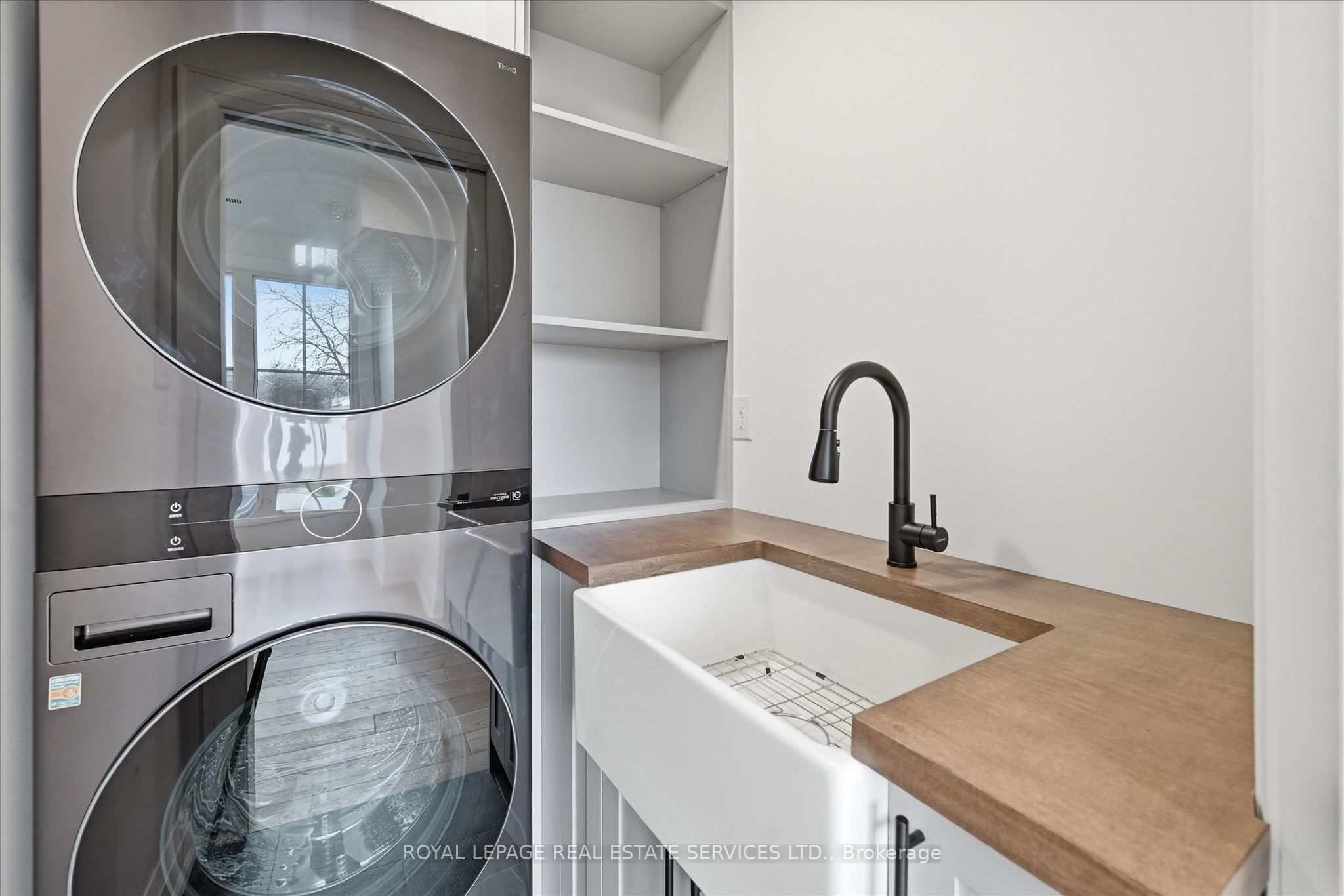 2212 Urwin Crescent Property Photo 26