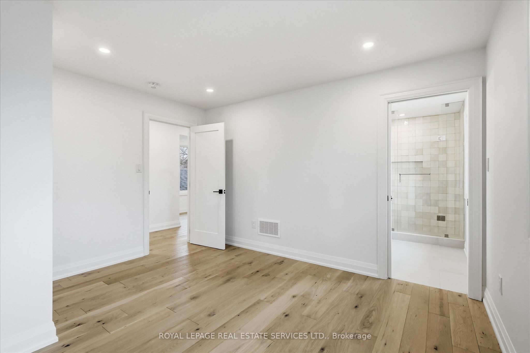 2212 Urwin Crescent Property Photo 29