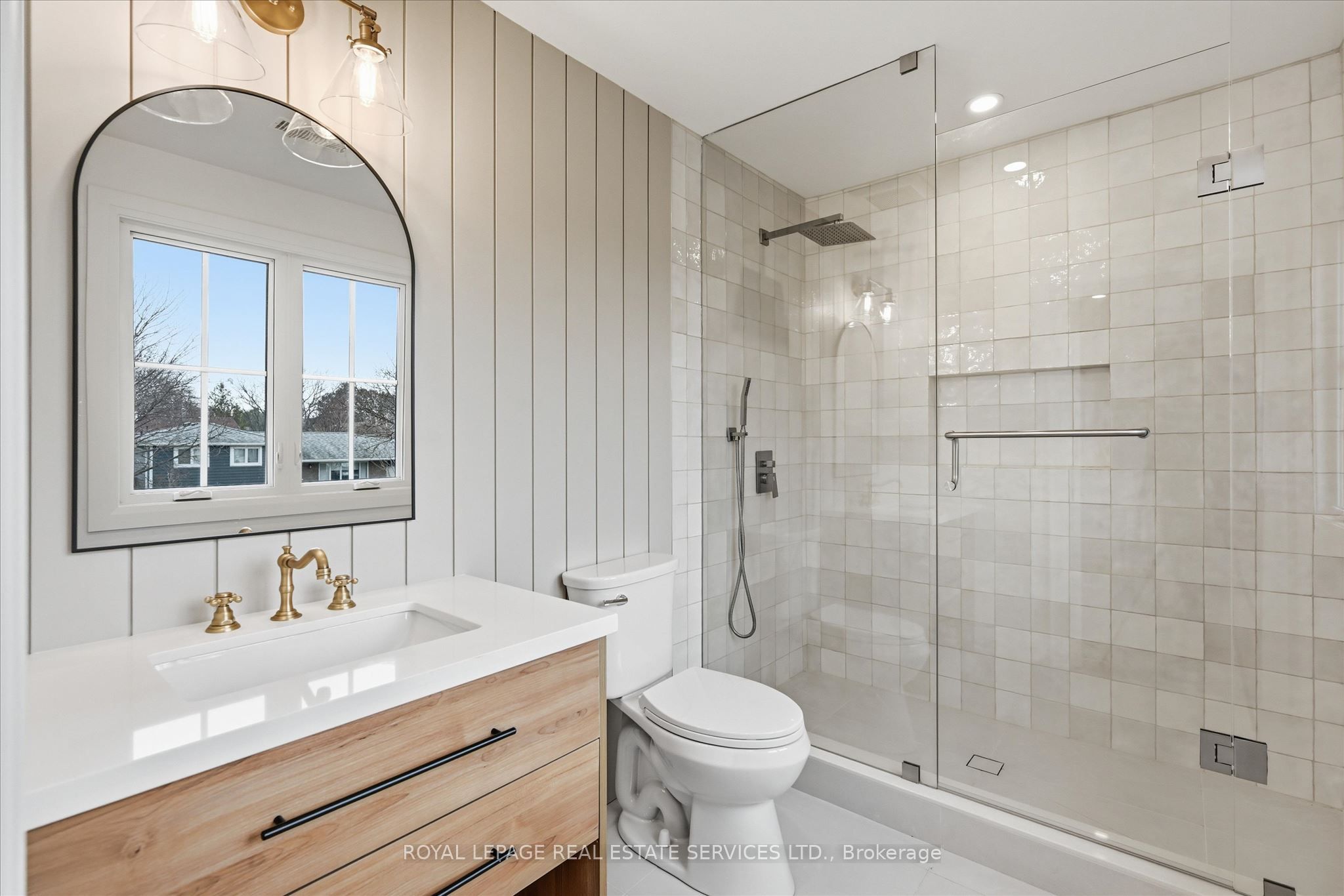 2212 Urwin Crescent Property Photo 30