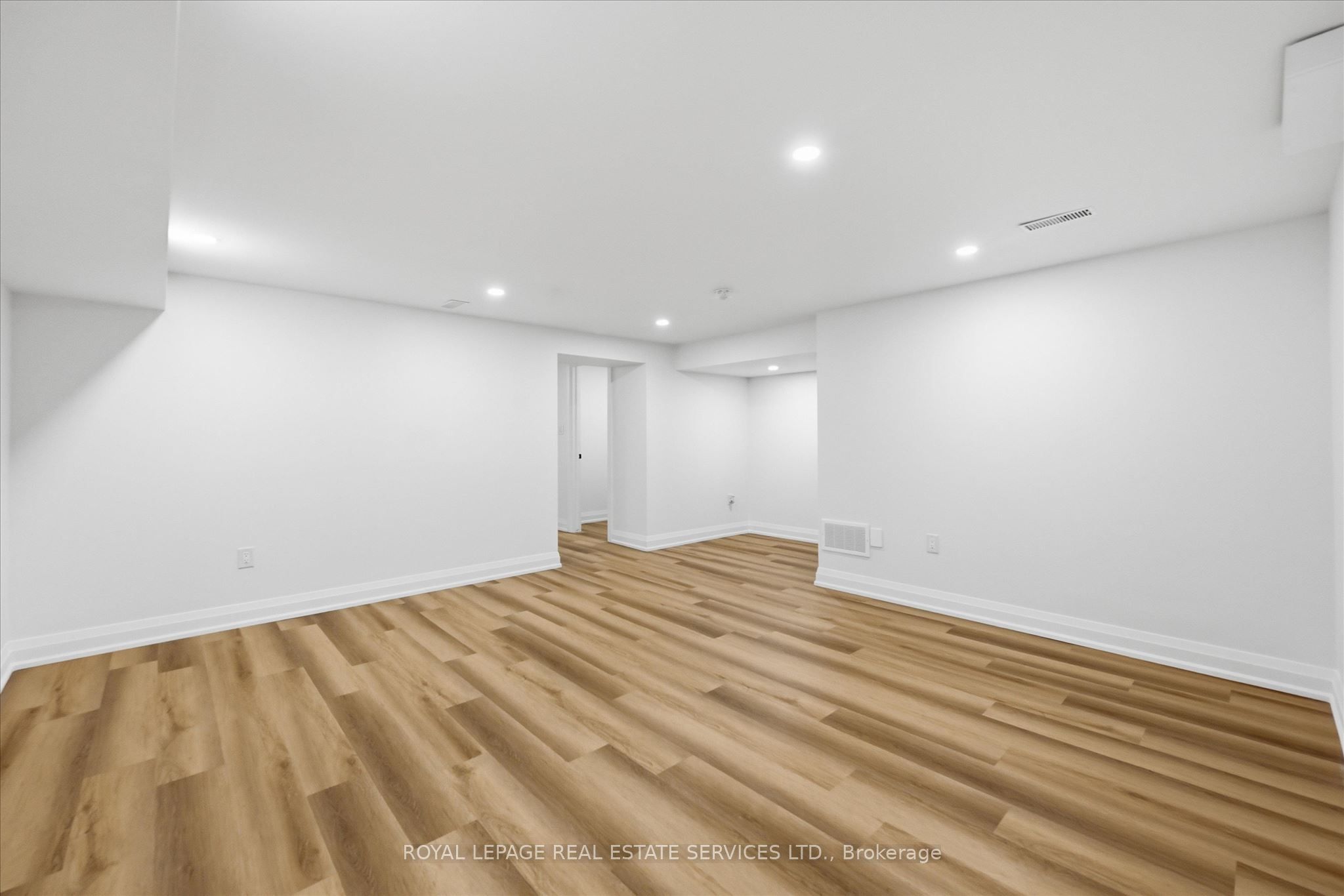 2212 Urwin Crescent Property Photo 39