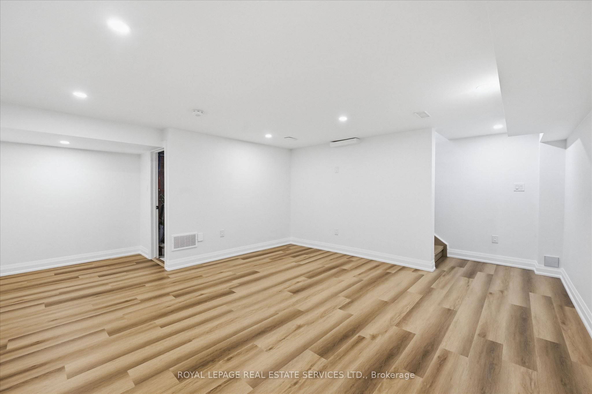 2212 Urwin Crescent Property Photo 40