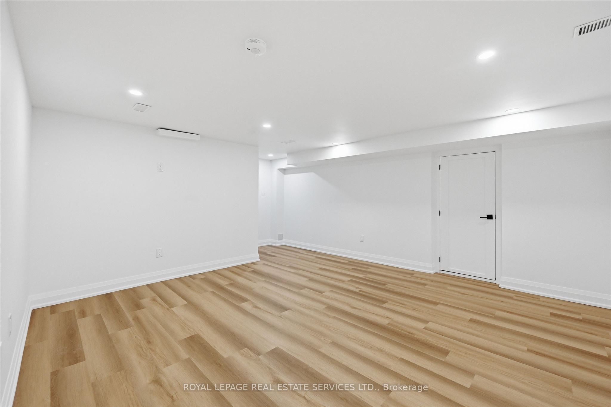 2212 Urwin Crescent Property Photo 41
