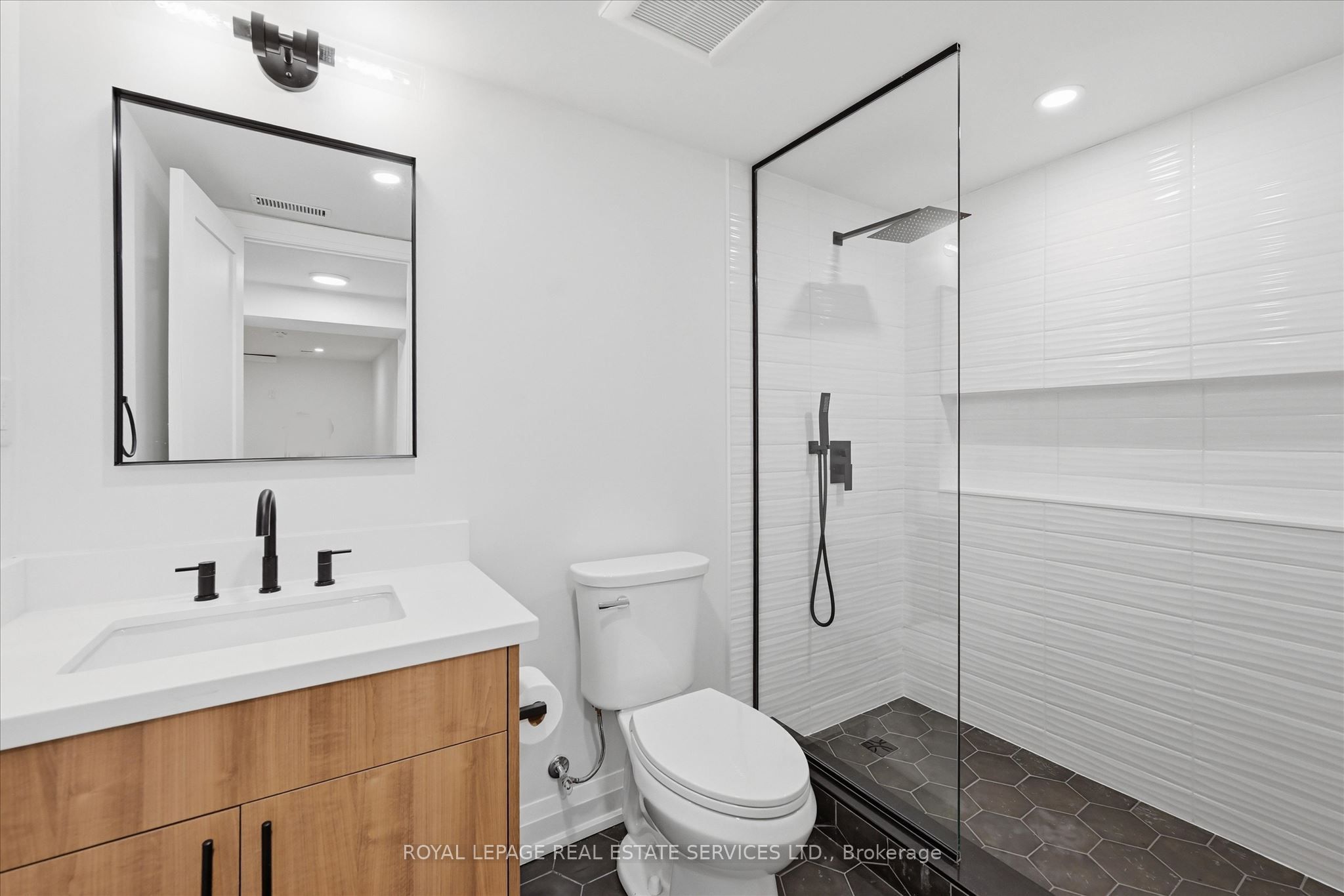 2212 Urwin Crescent Property Photo 42