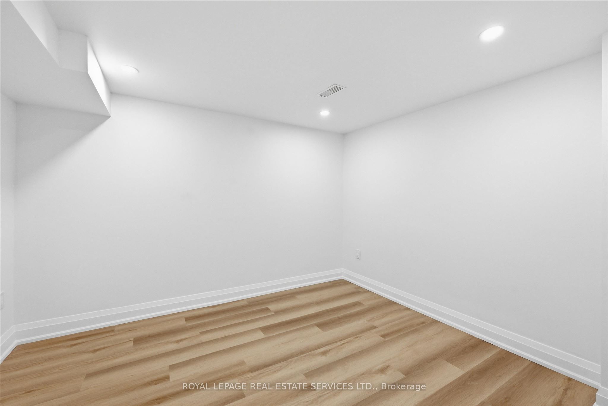 2212 Urwin Crescent Property Photo 43