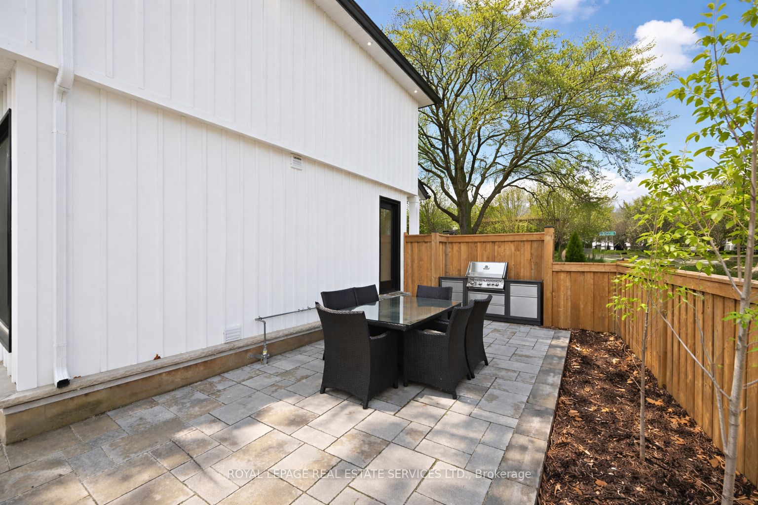 2212 Urwin Crescent Property Photo 45