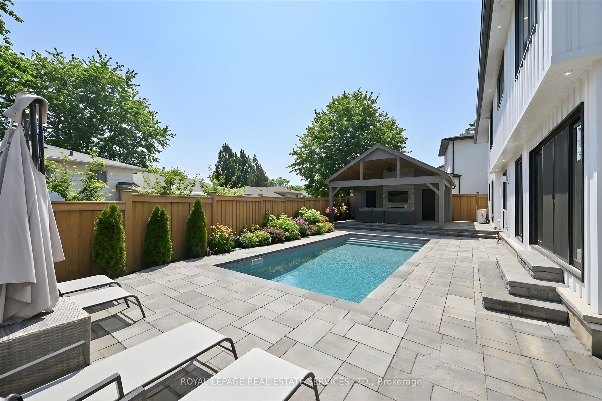 2212 Urwin Crescent Property Photo 47
