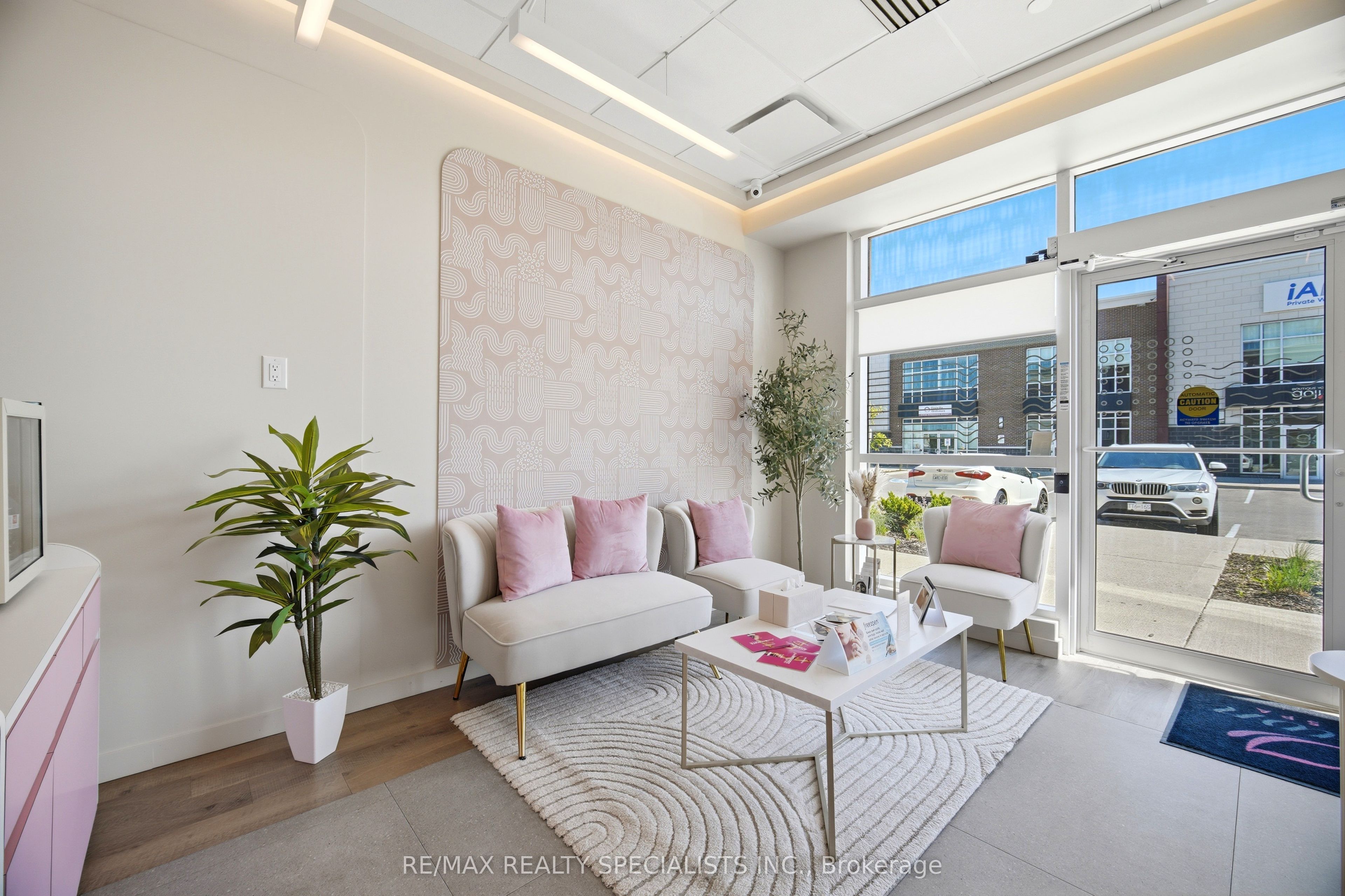 W13506214 Property Photo 16