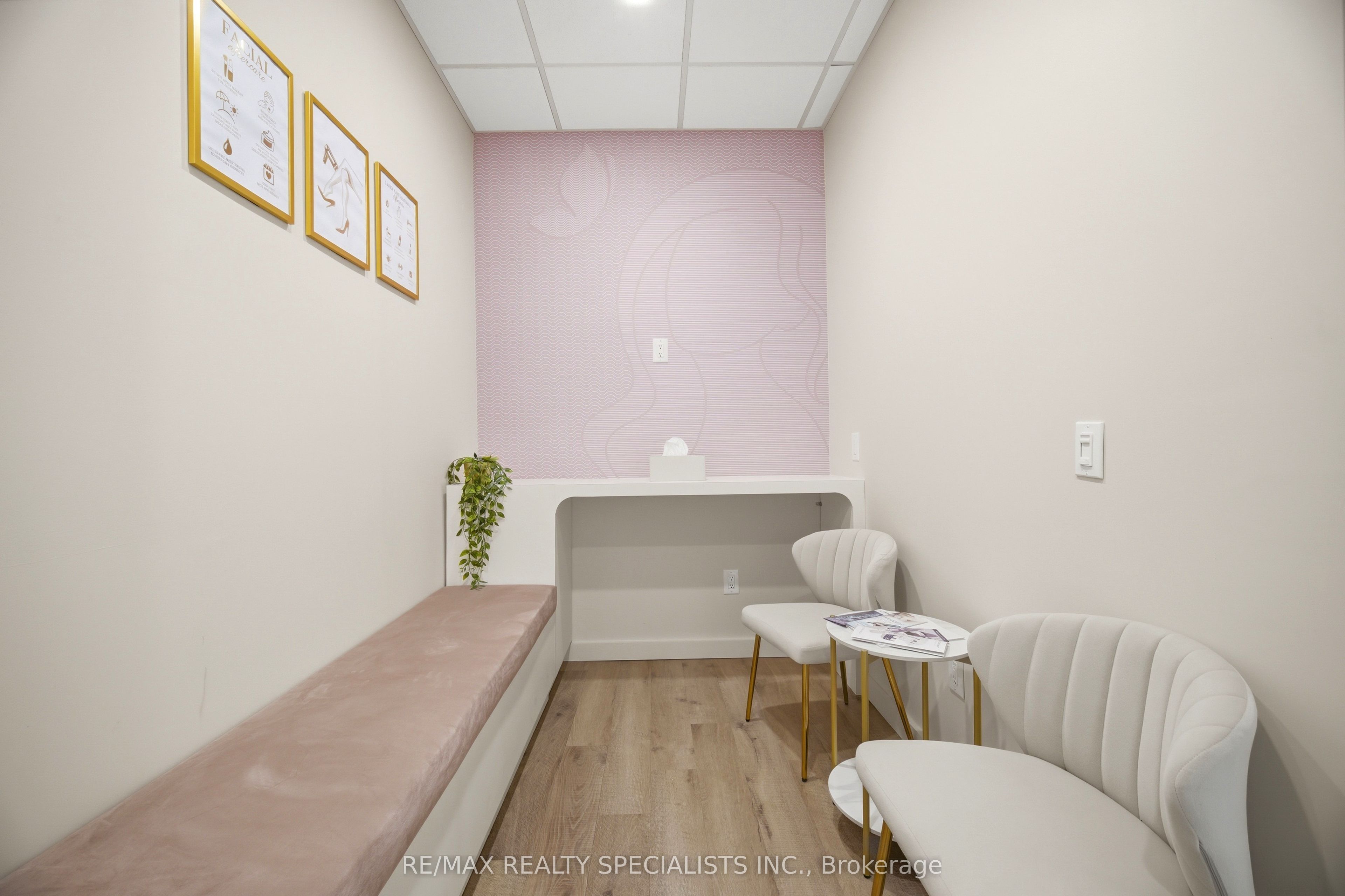 W13506214 Property Photo 26