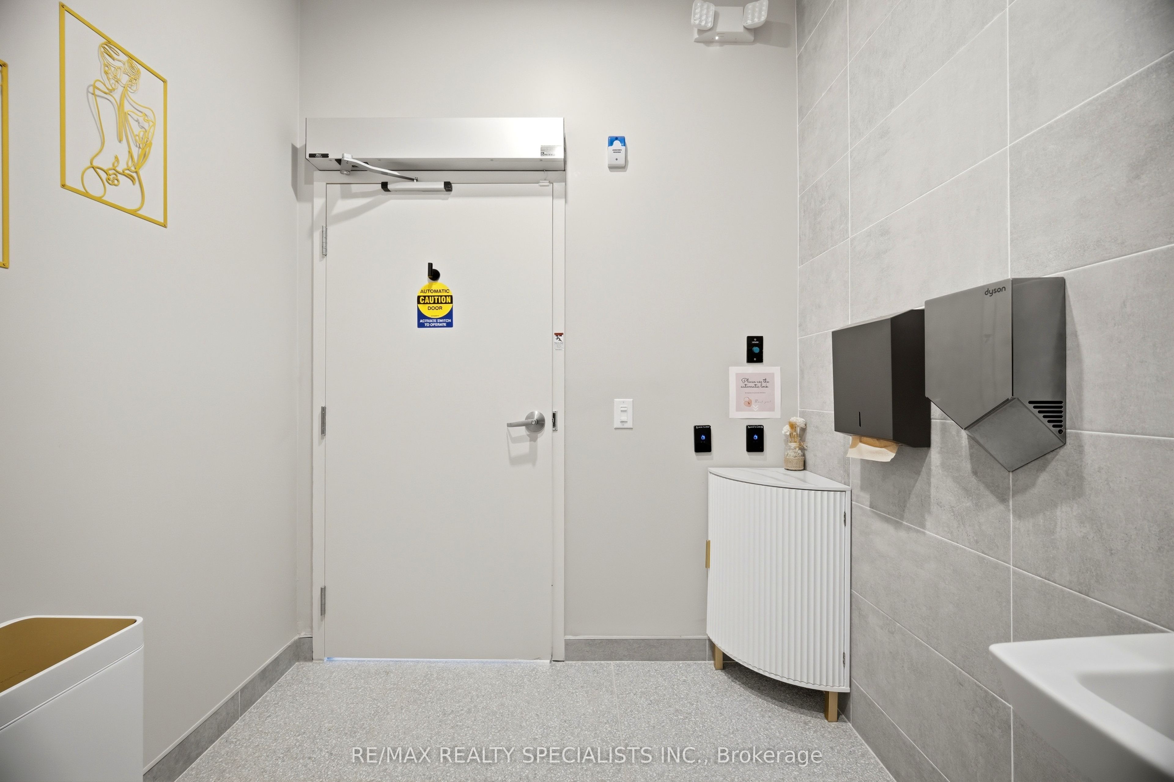 W13506214 Property Photo 28