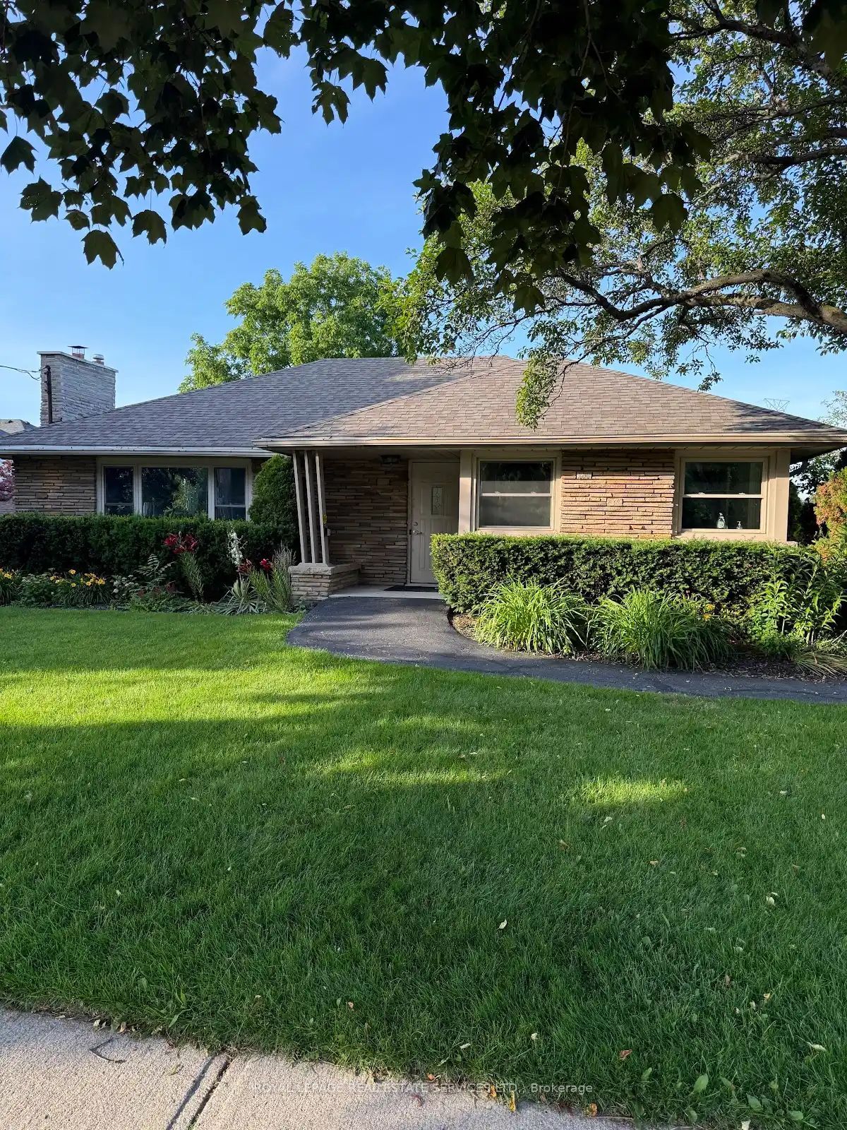 2409 Walker's Line Property Photo 1