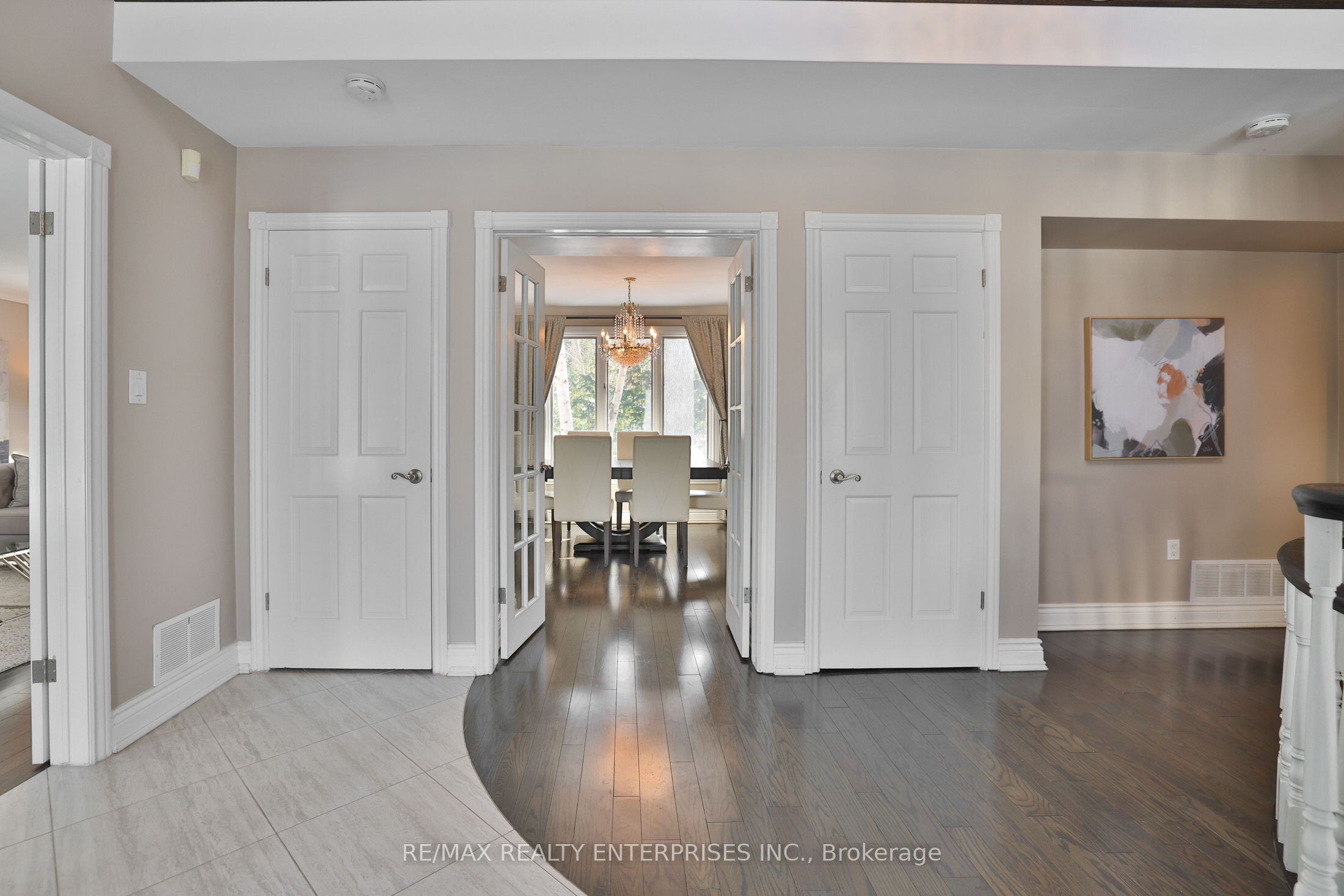 208 Mineola Road W Property Photo 8