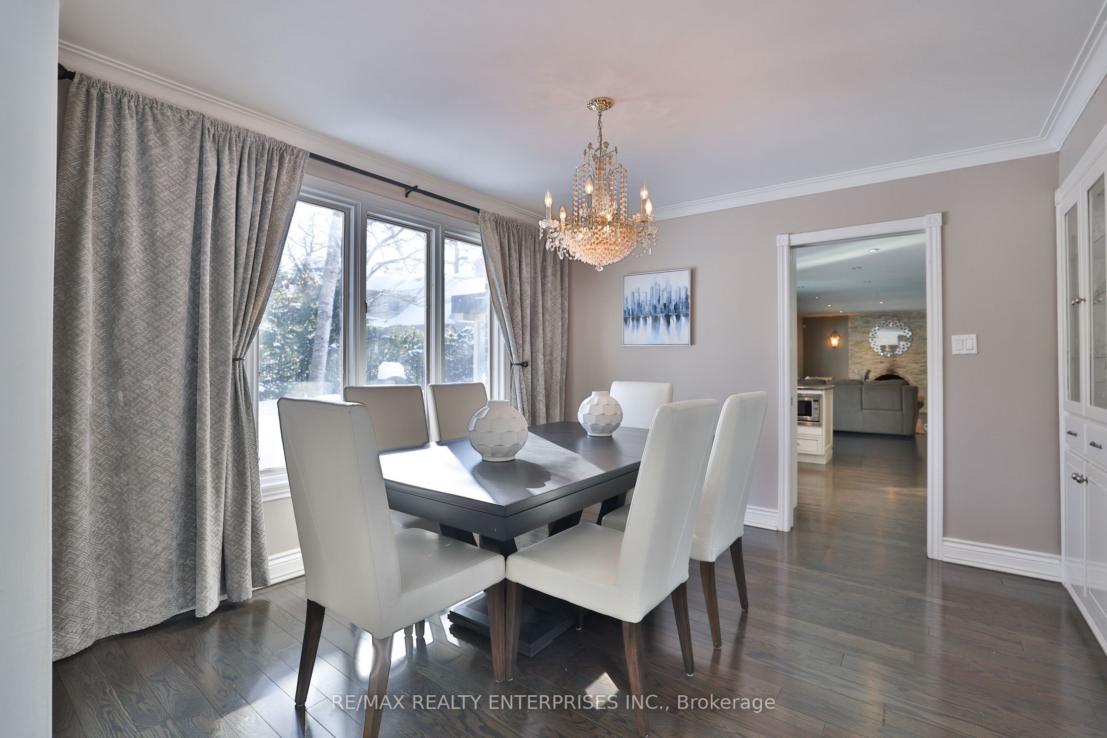 208 Mineola Road W Property Photo 11
