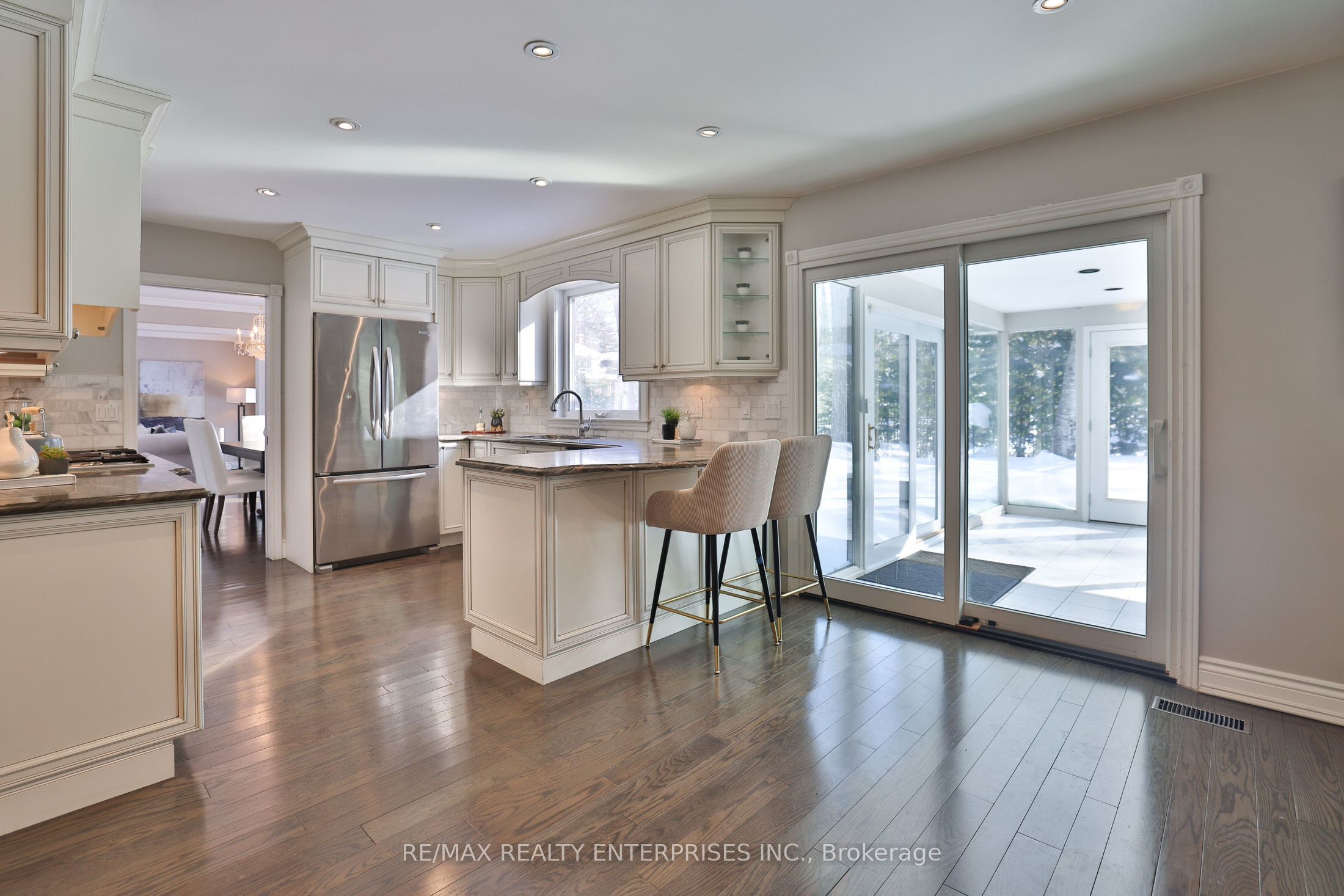 208 Mineola Road W Property Photo 14
