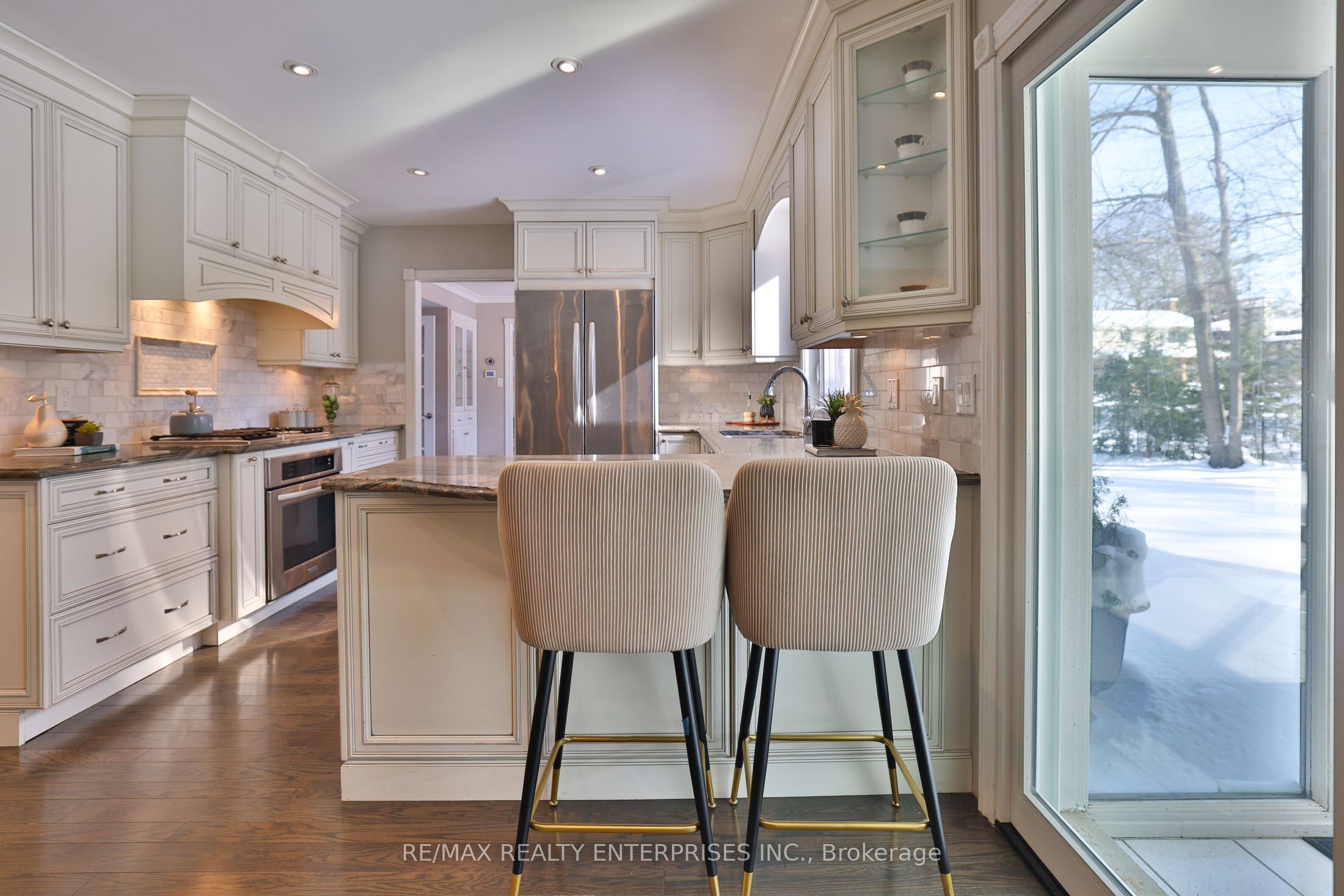 208 Mineola Road W Property Photo 15