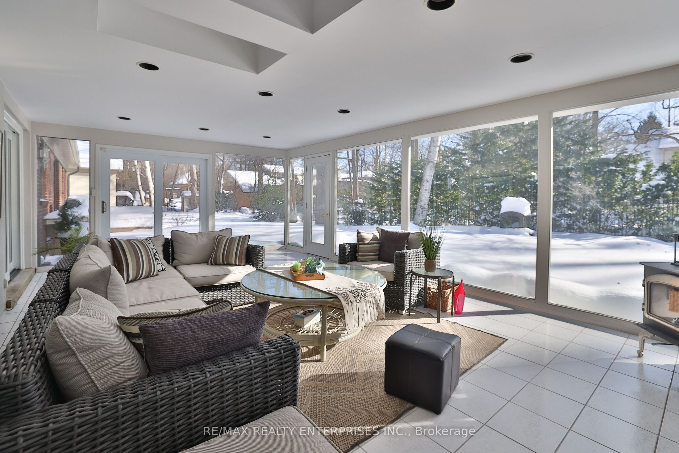 208 Mineola Road W Property Photo 18