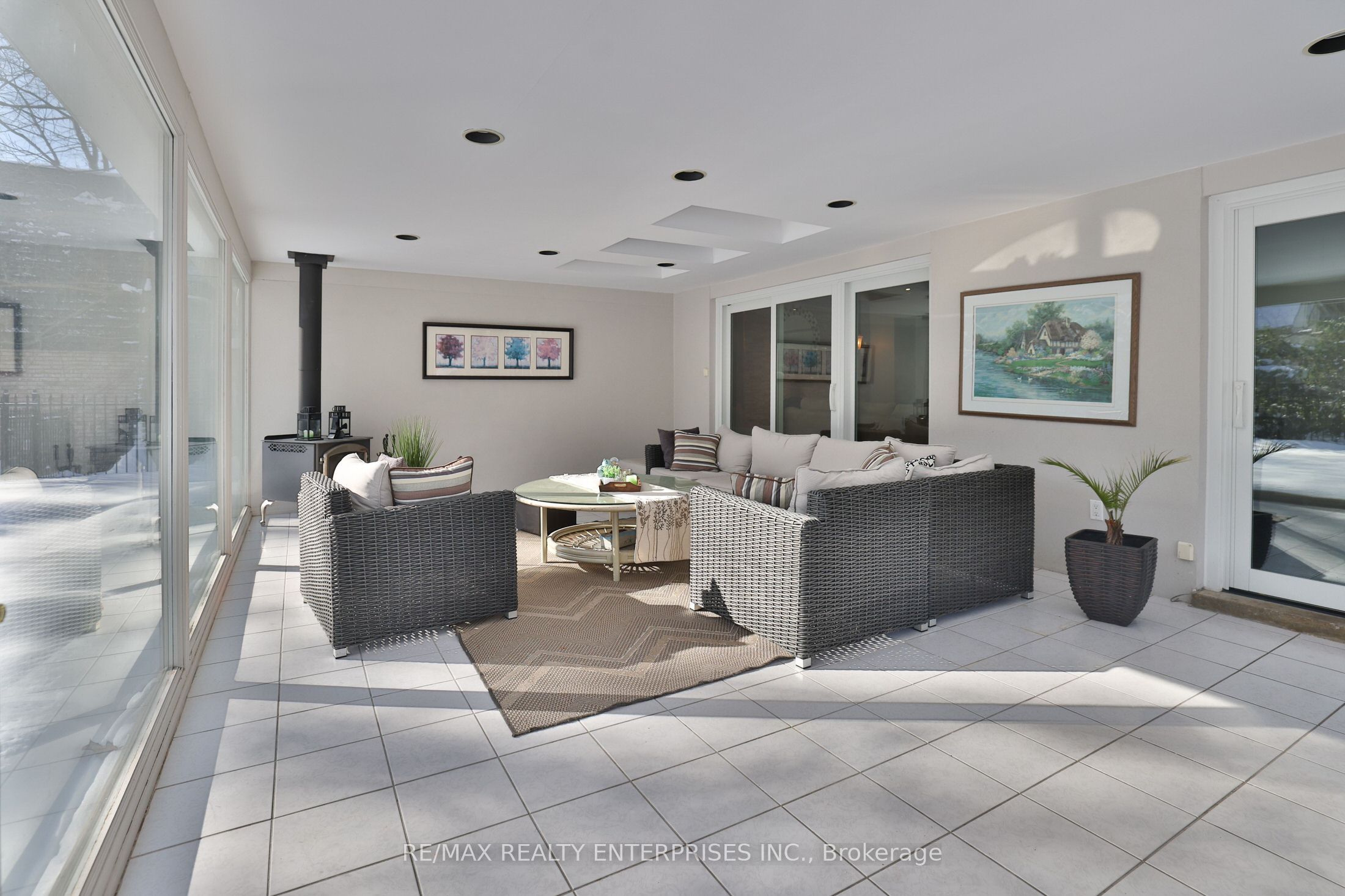 208 Mineola Road W Property Photo 19