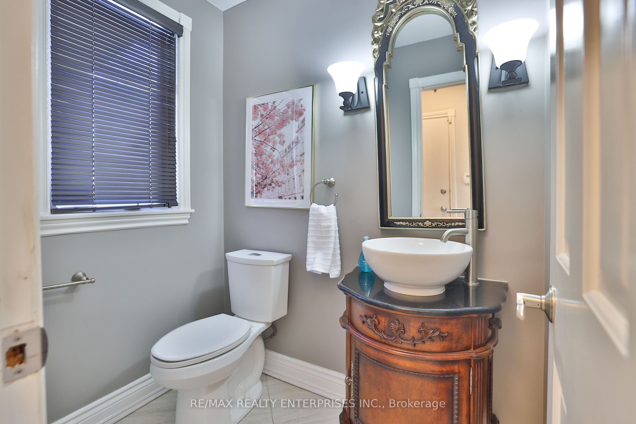 208 Mineola Road W Property Photo 21