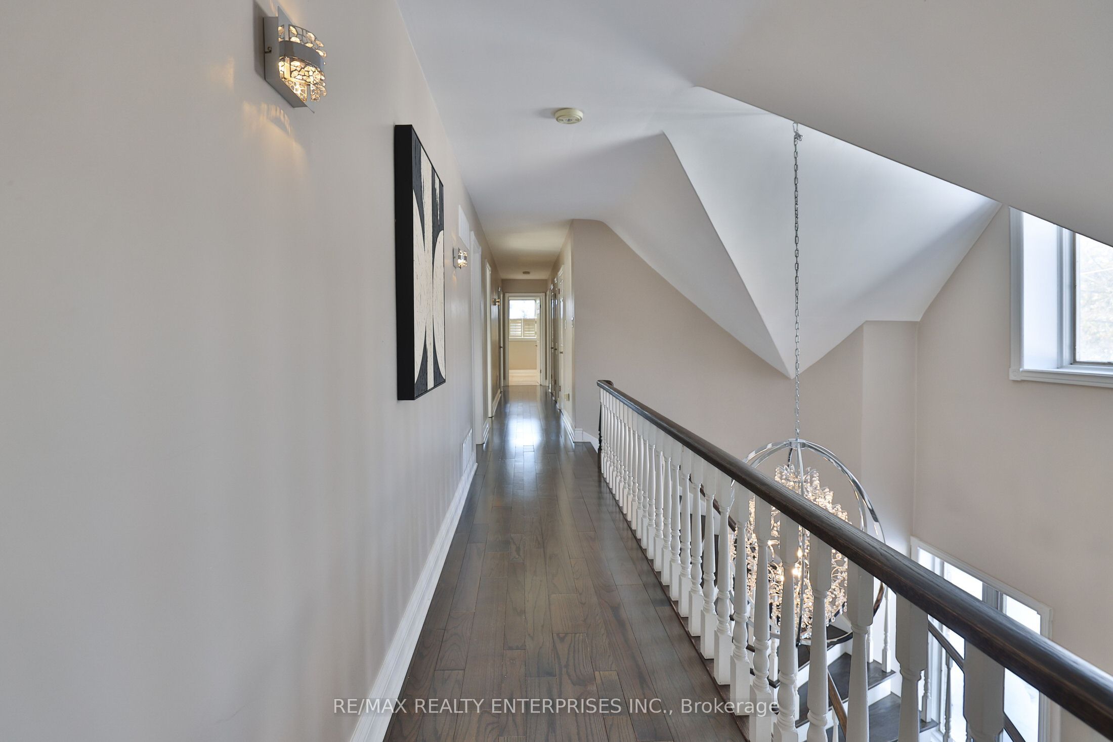 208 Mineola Road W Property Photo 25