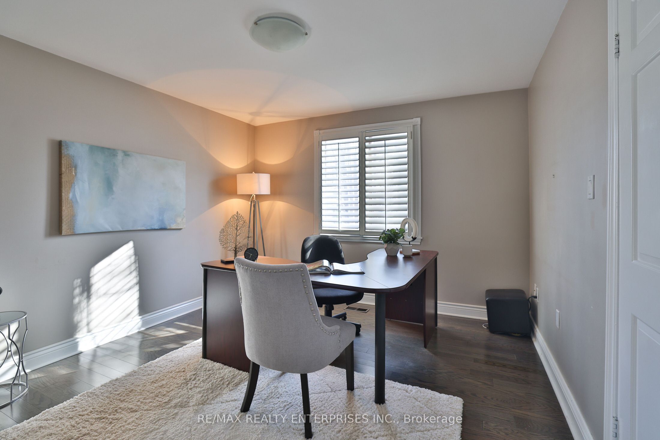 208 Mineola Road W Property Photo 27