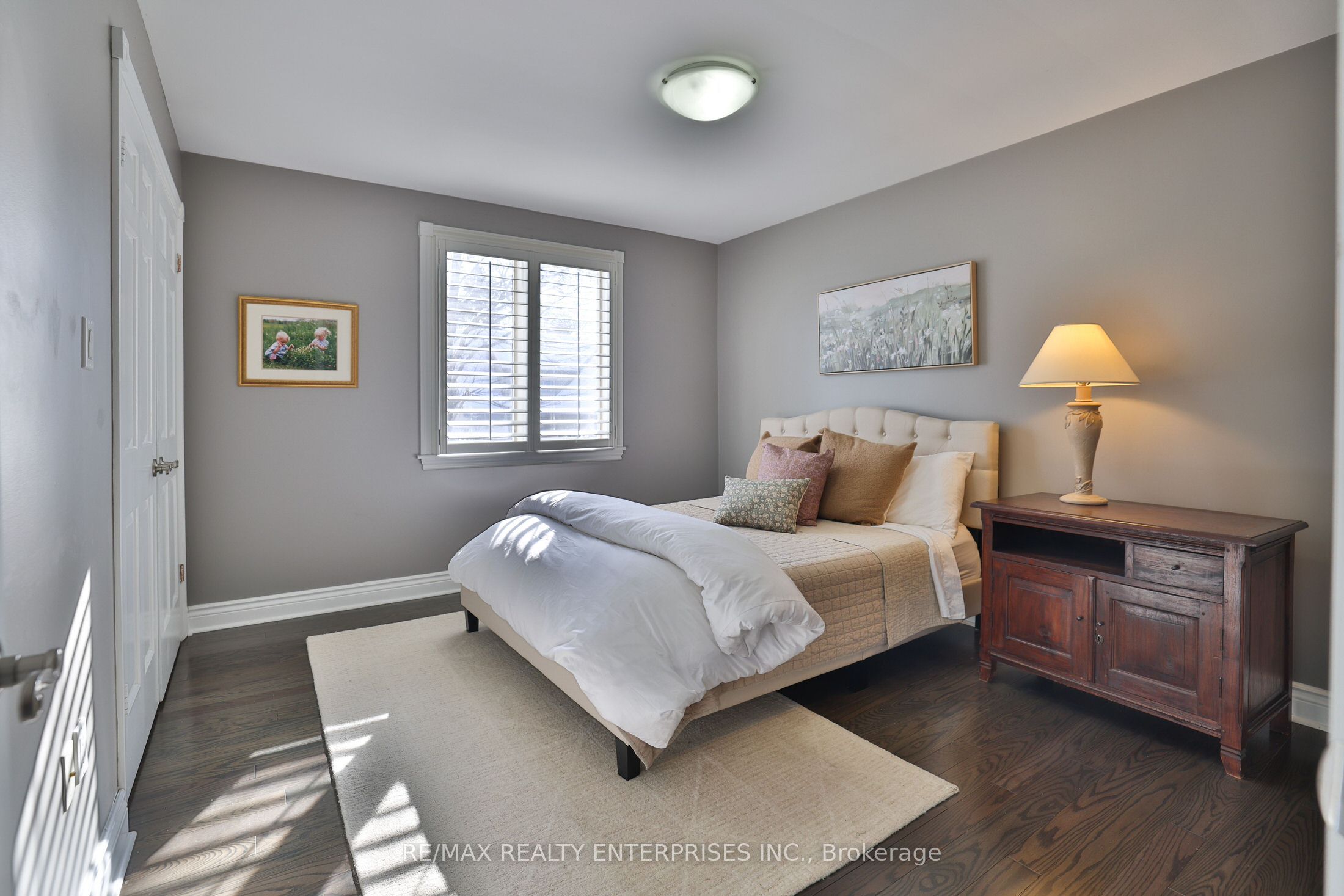 208 Mineola Road W Property Photo 28