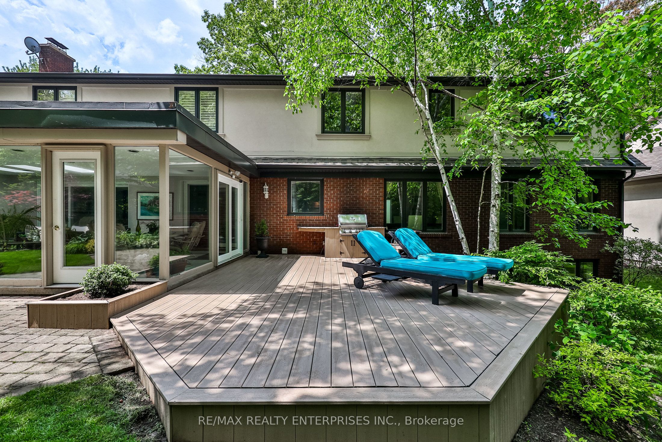 208 Mineola Road W Property Photo 39