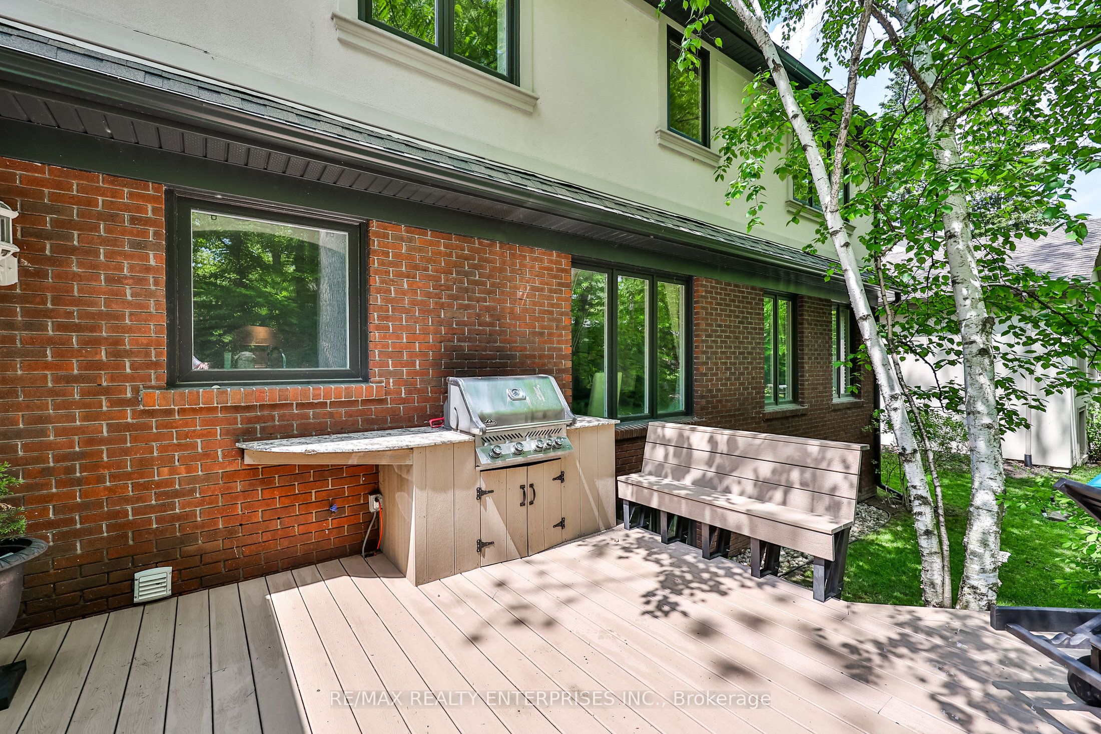 208 Mineola Road W Property Photo 40