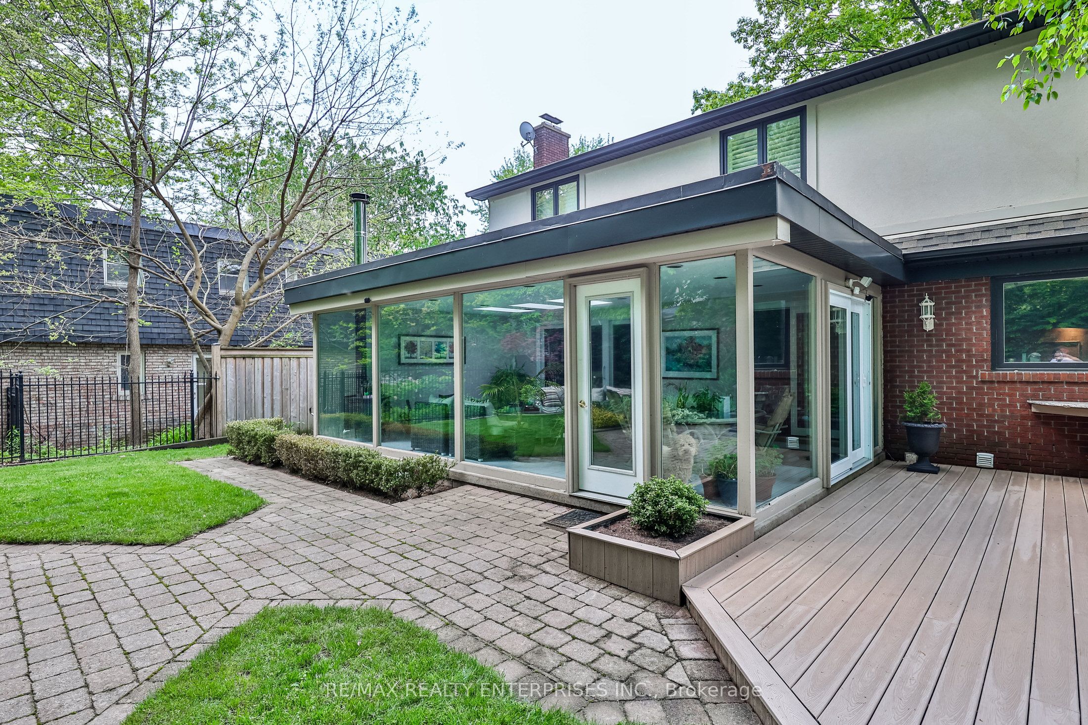208 Mineola Road W Property Photo 41