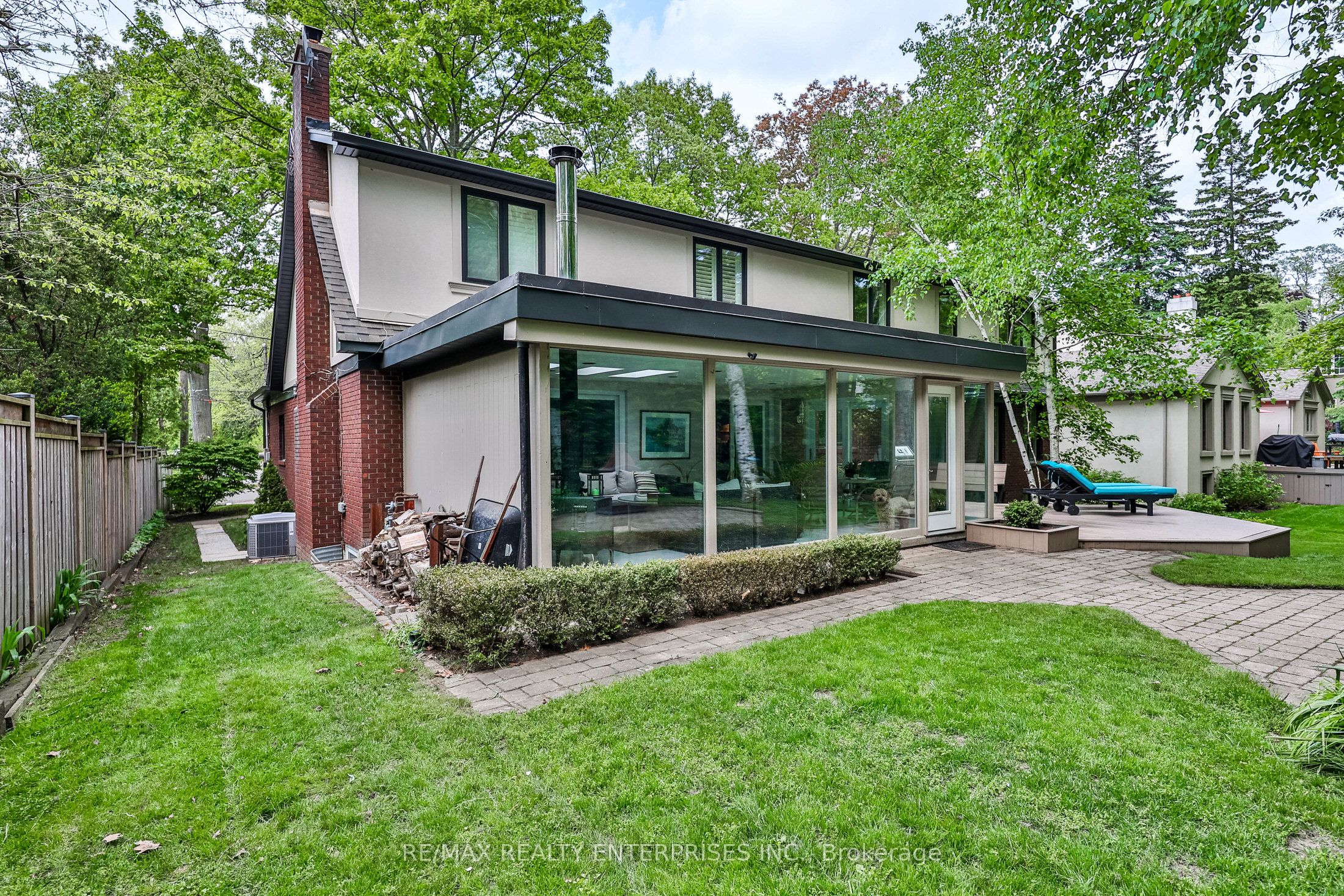 208 Mineola Road W Property Photo 43