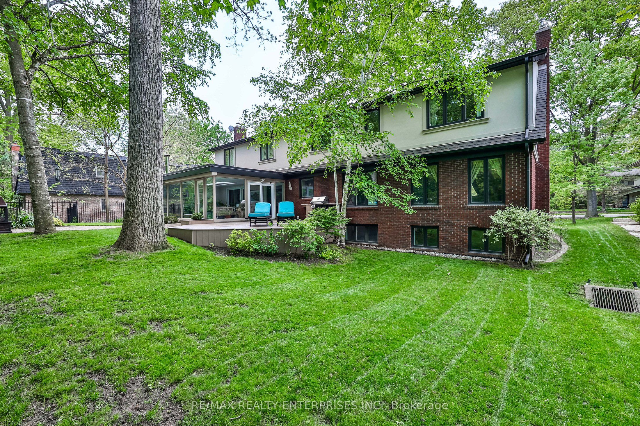 208 Mineola Road W Property Photo 45