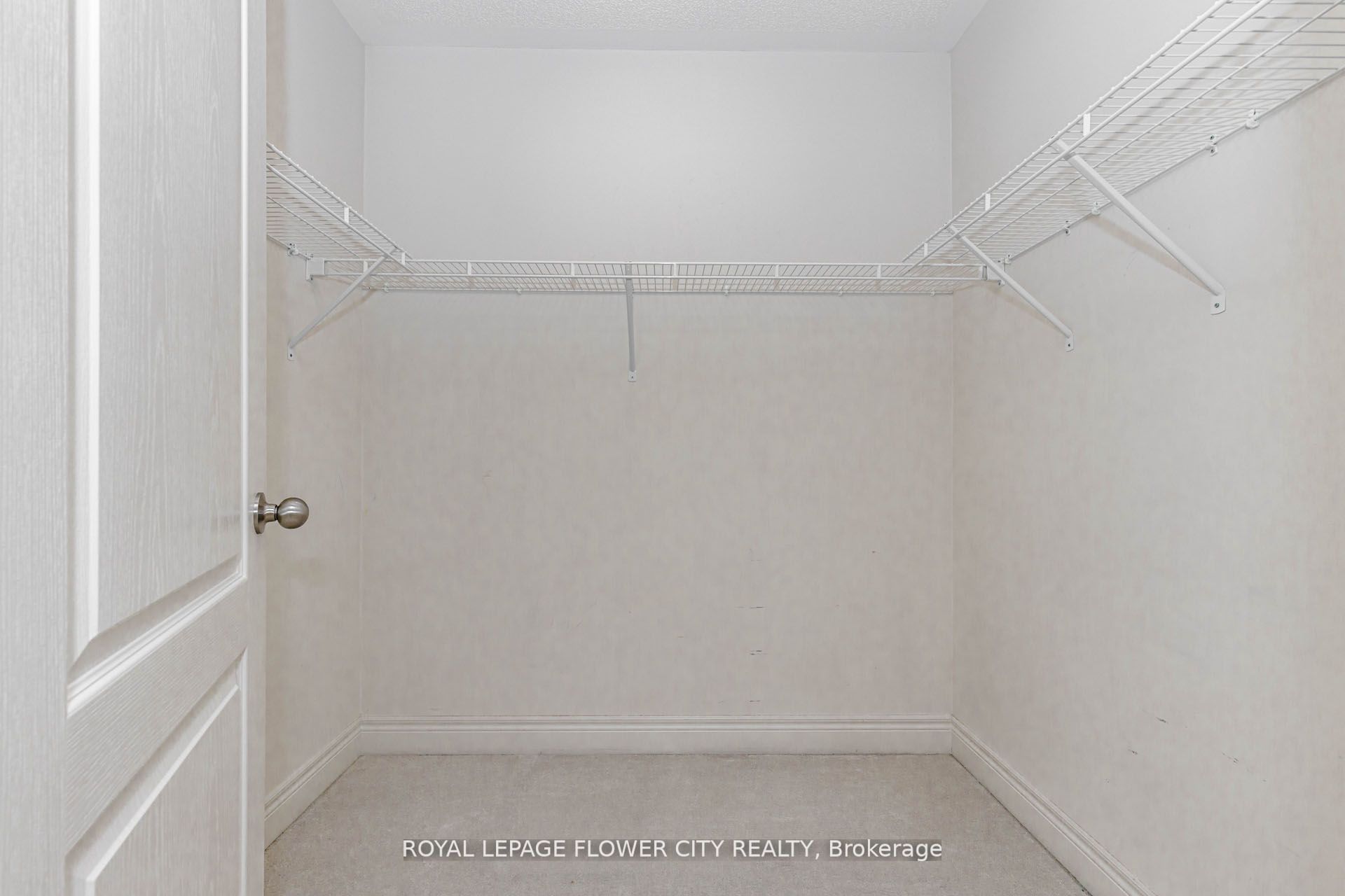 462 Sheaffe Place Property Photo 11