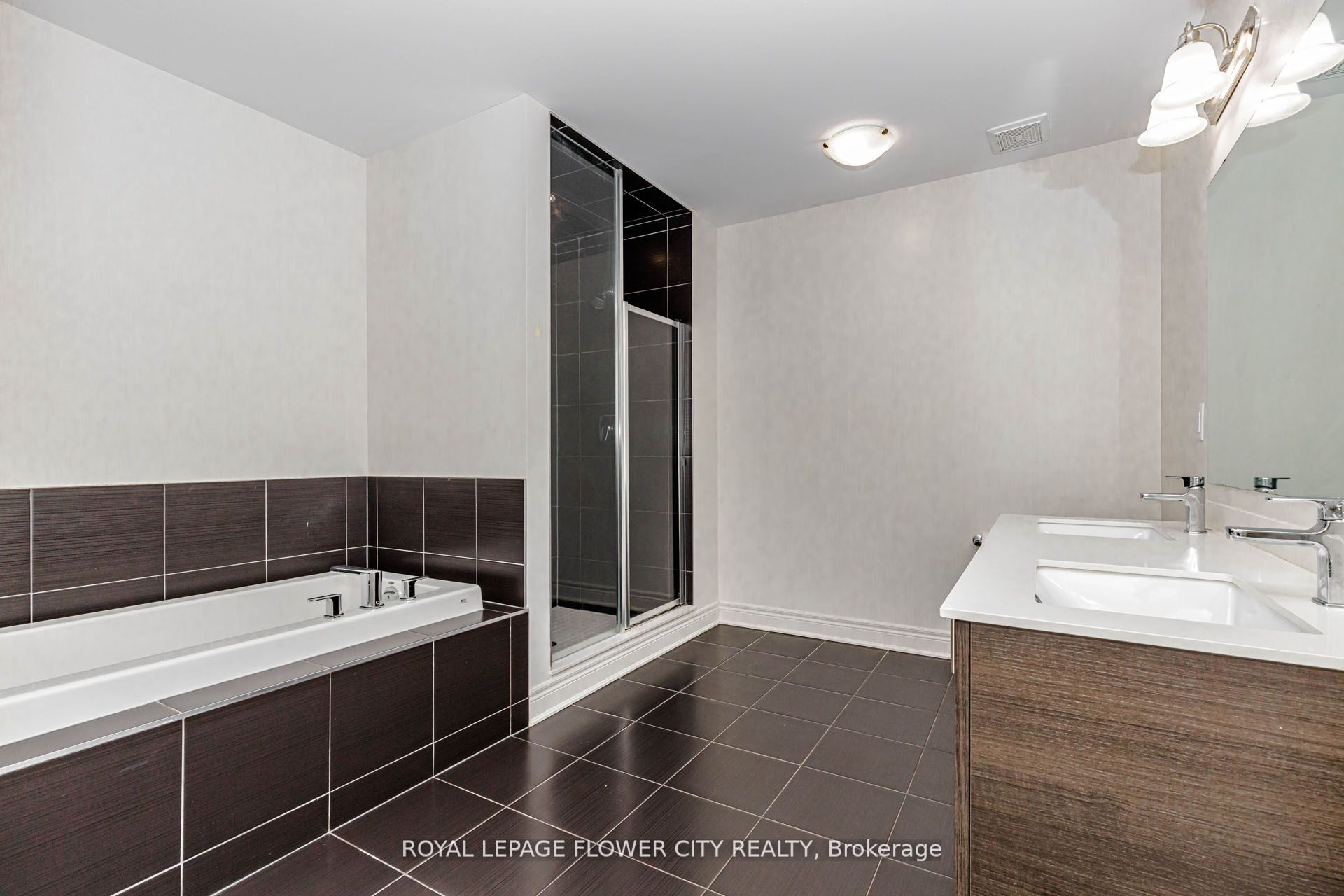 462 Sheaffe Place Property Photo 12