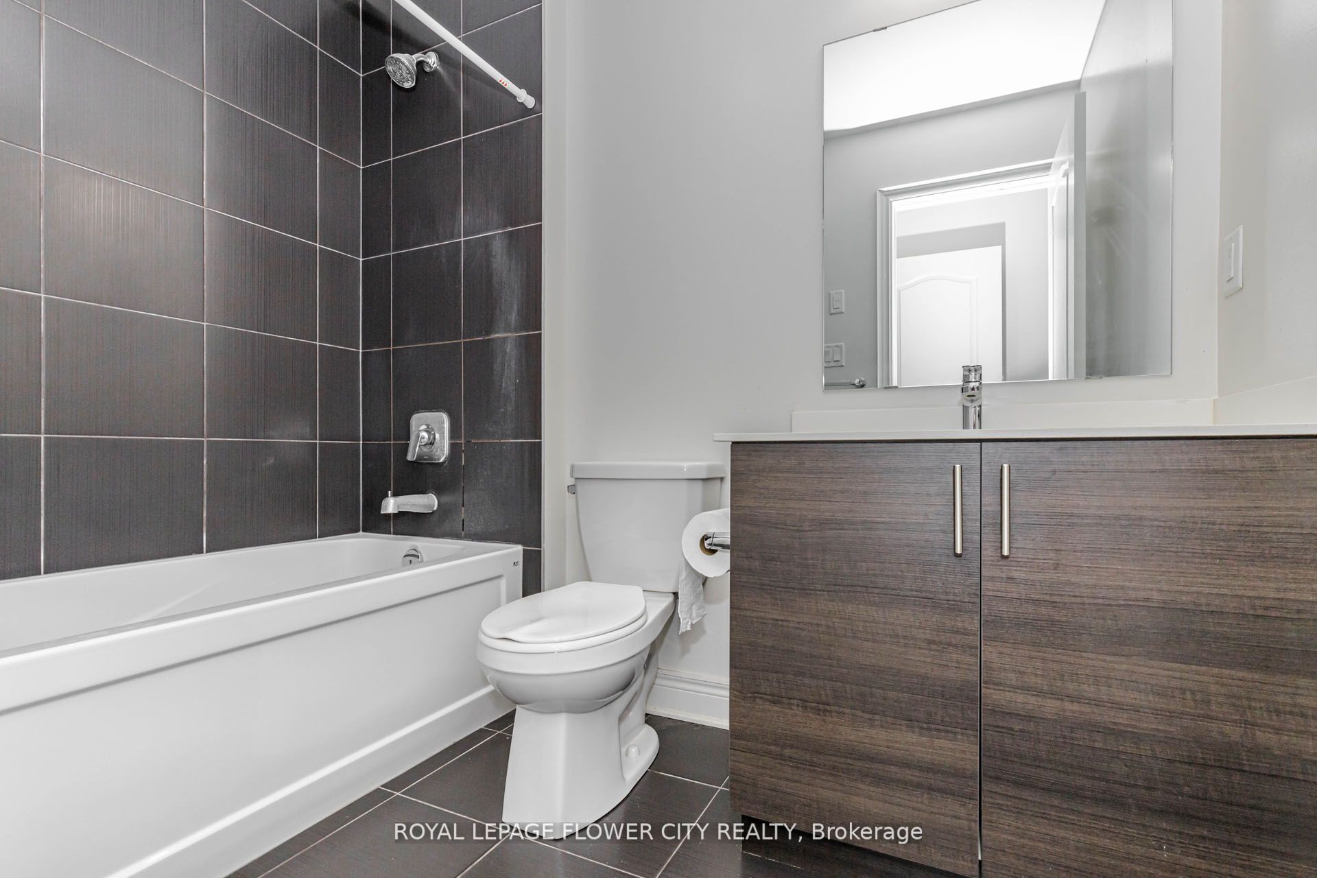 462 Sheaffe Place Property Photo 15