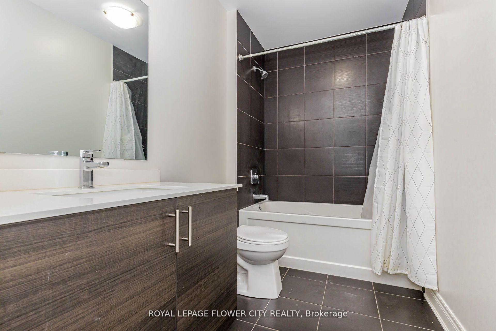 462 Sheaffe Place Property Photo 17